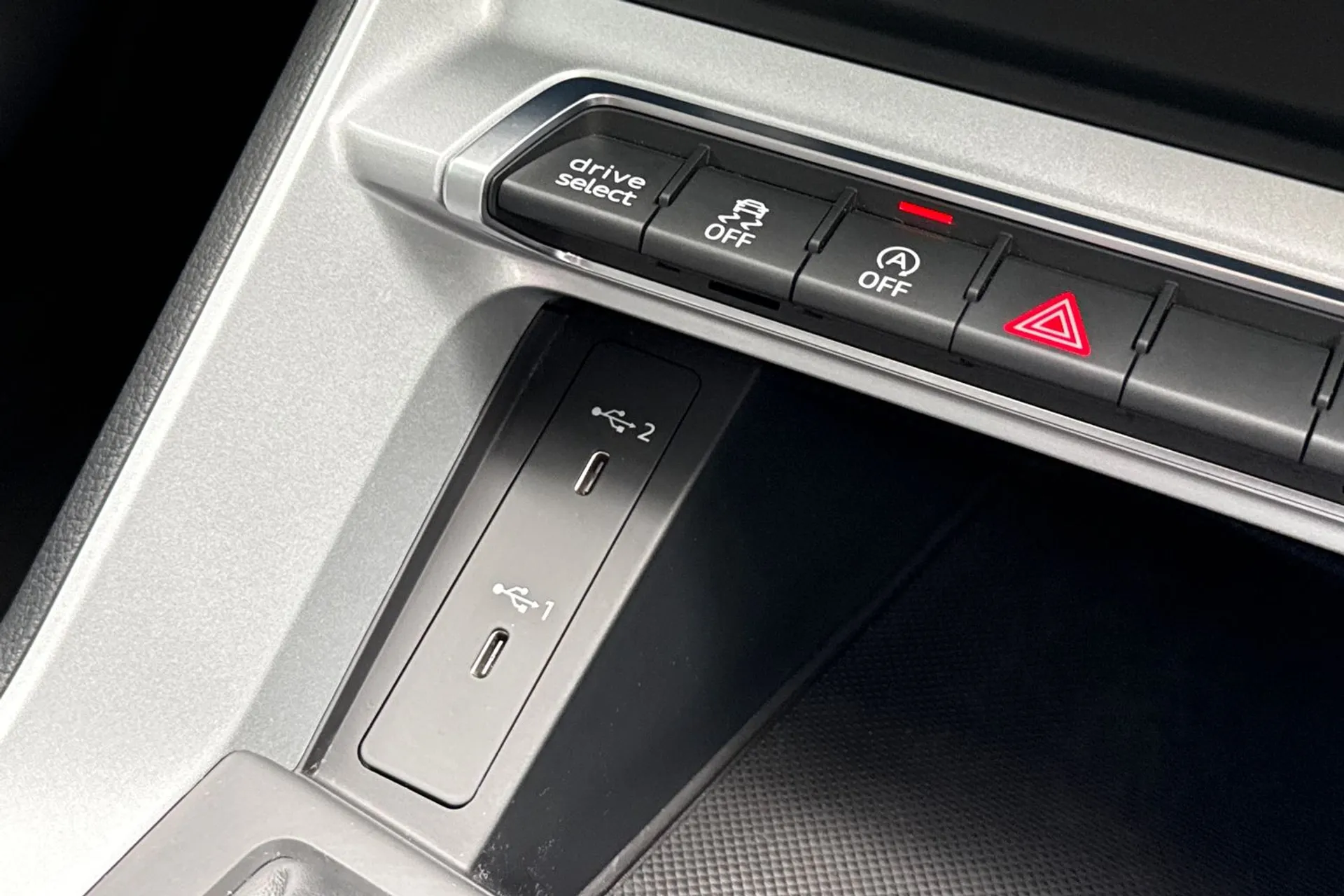 Audi Q3 thumbnail image number 18