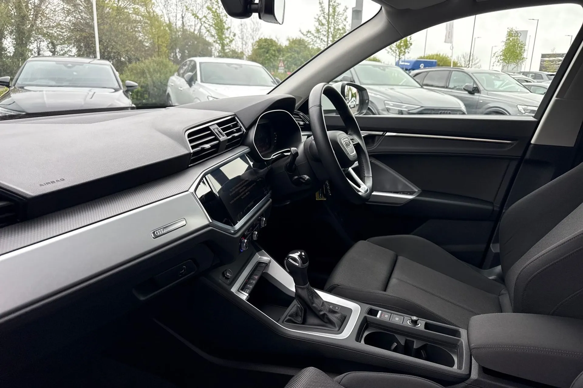Audi Q3 thumbnail image number 12