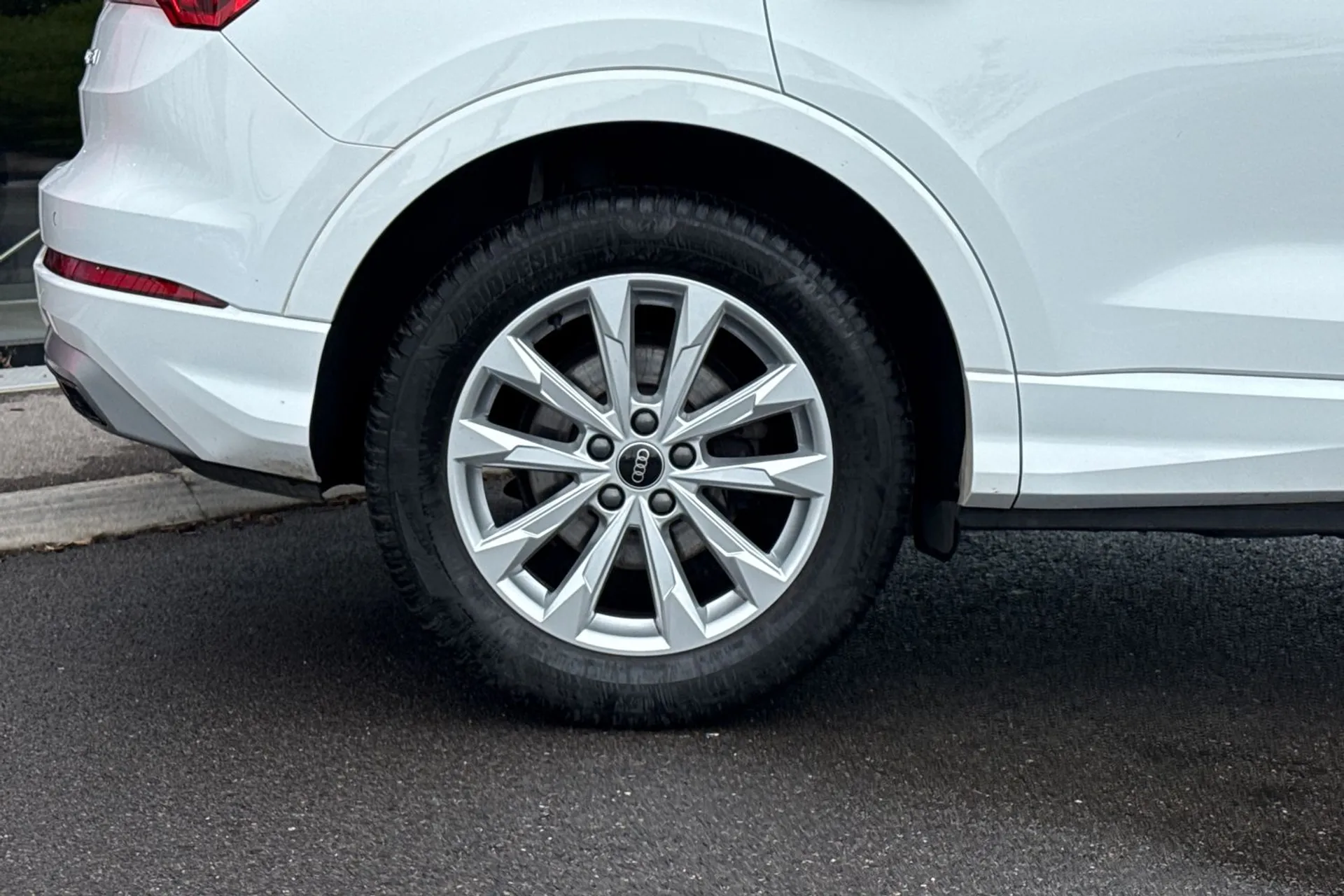 Audi Q3 thumbnail image number 20