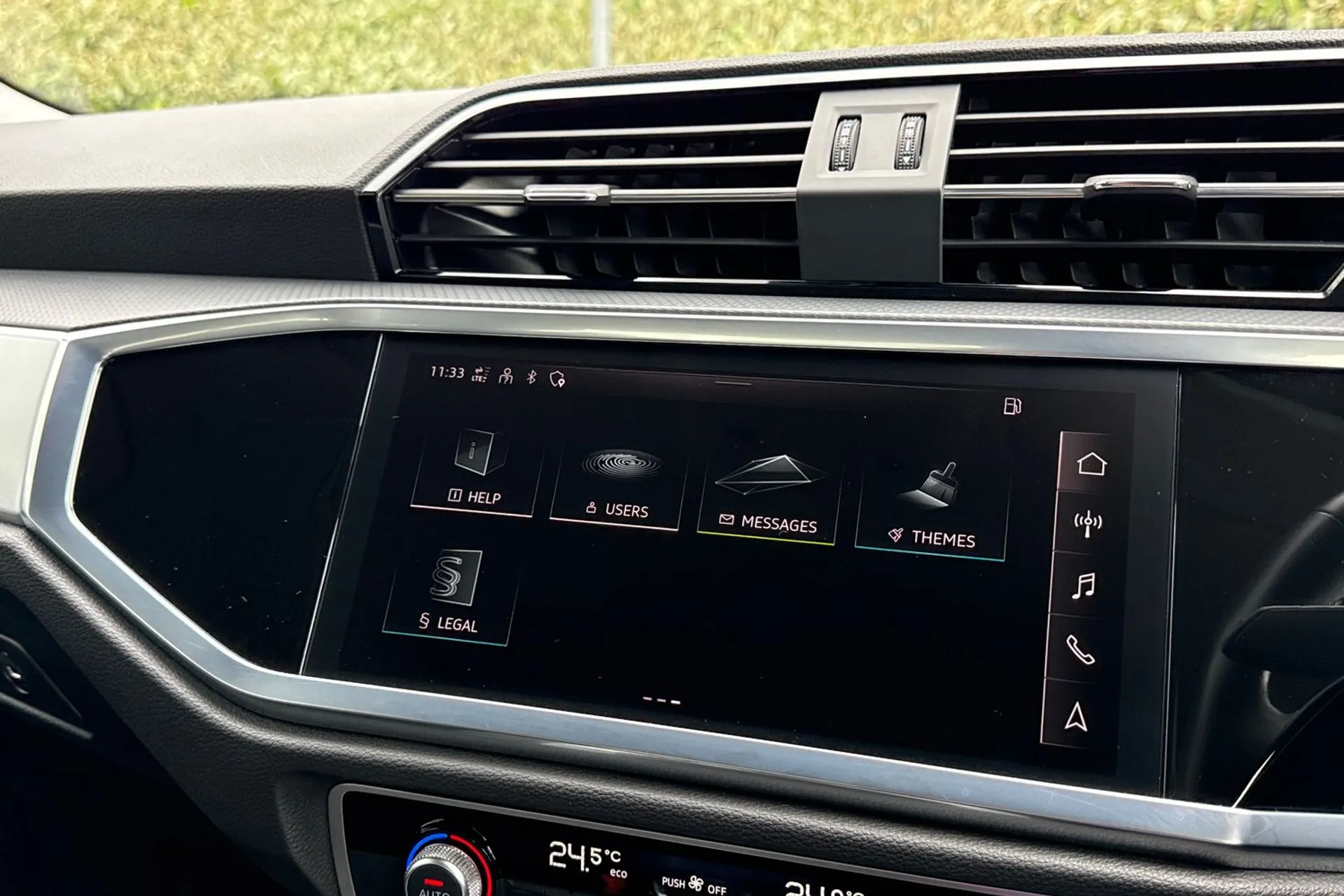 Audi Q3 thumbnail image number 25