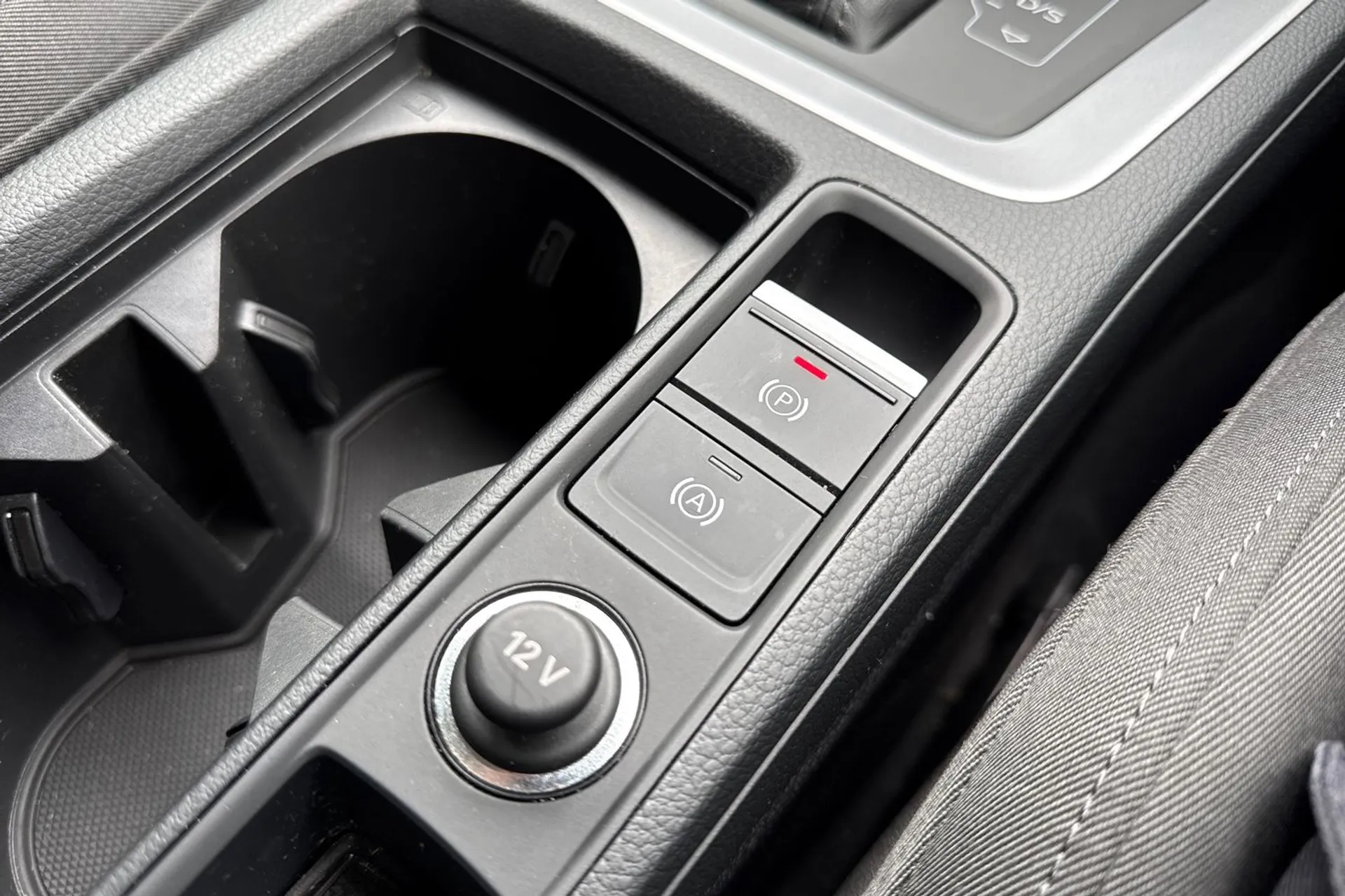 Audi Q3 thumbnail image number 23