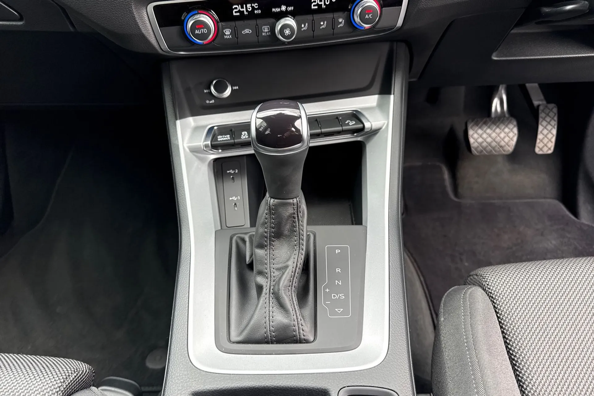 Audi Q3 thumbnail image number 50