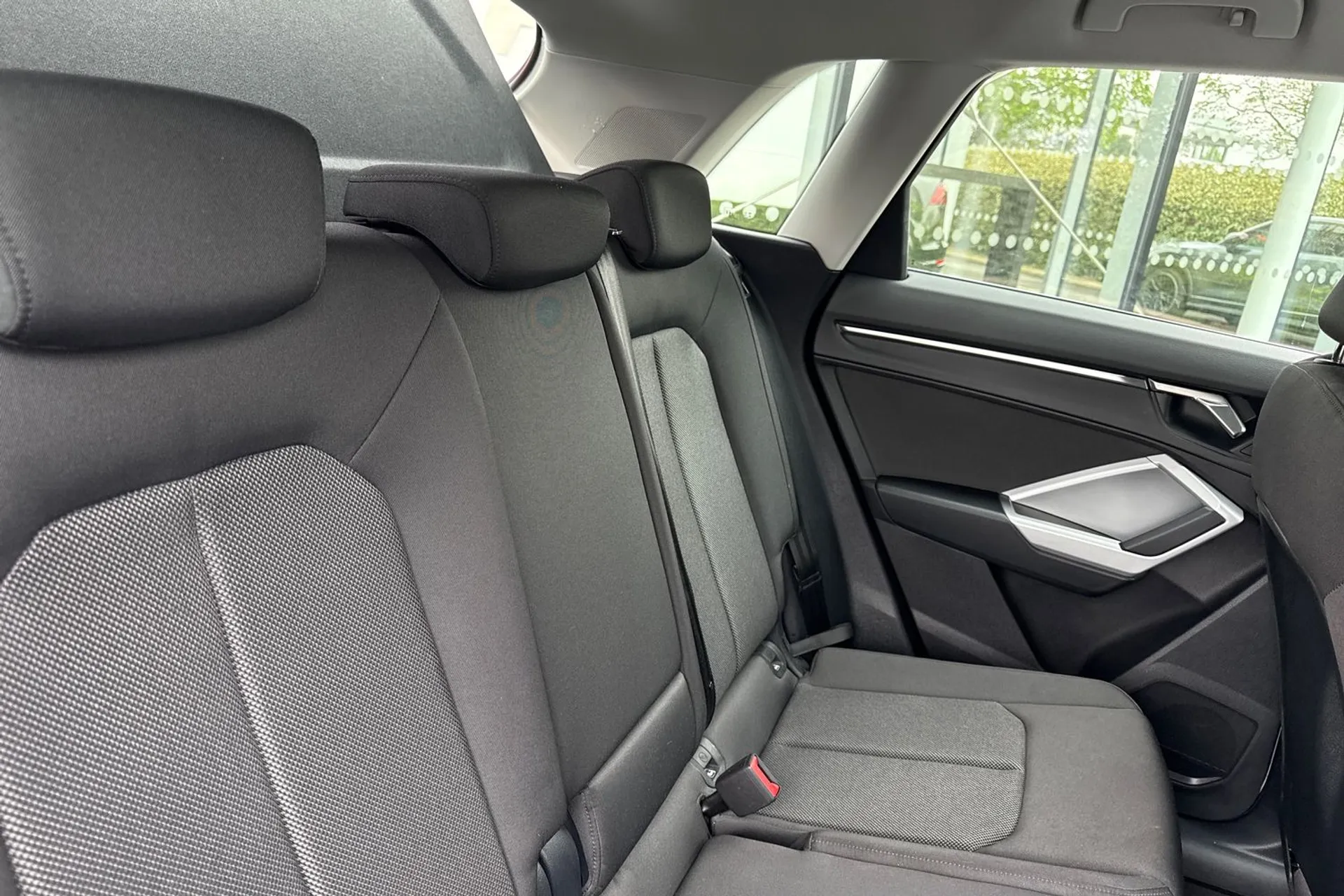 Audi Q3 thumbnail image number 32