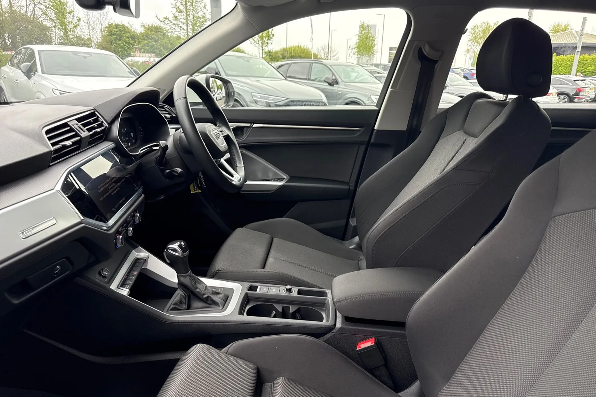 Audi Q3 thumbnail image number 40