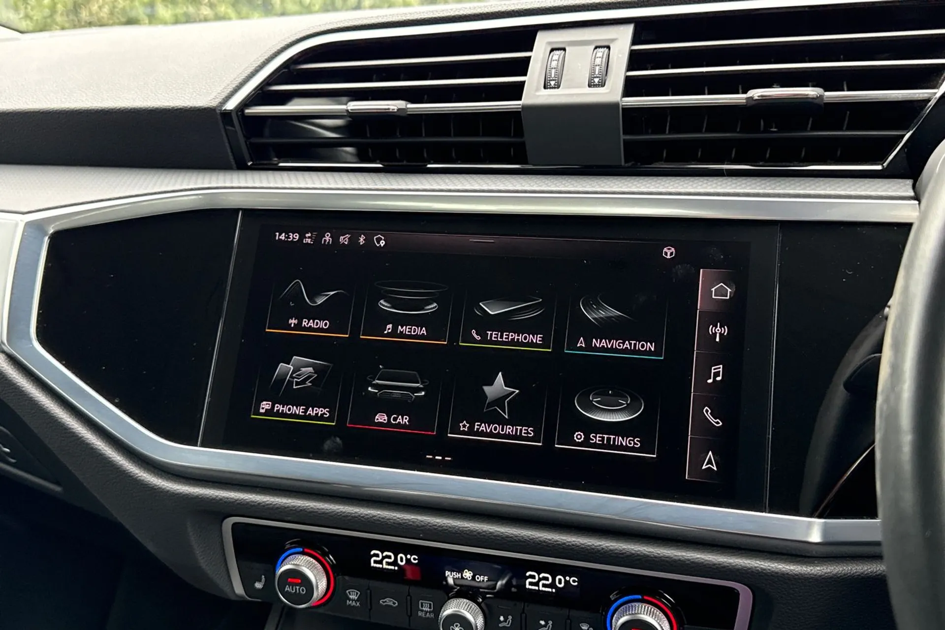 Audi Q3 thumbnail image number 37
