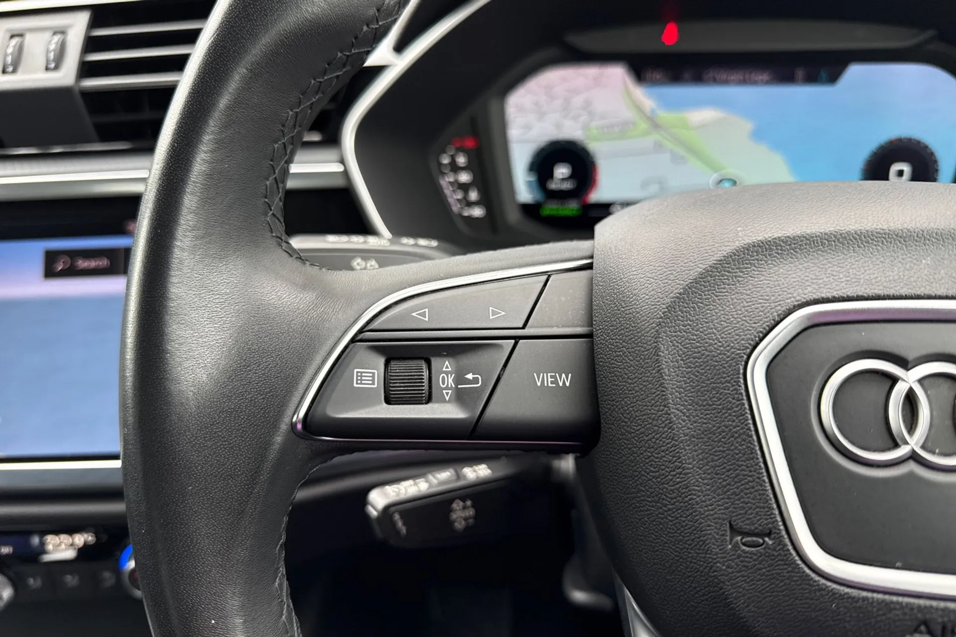 Audi Q3 thumbnail image number 30