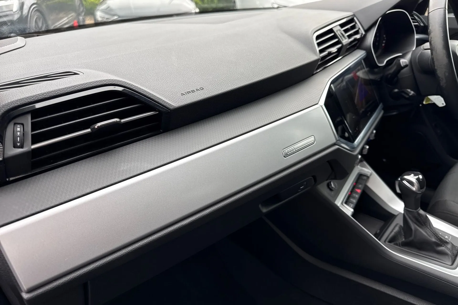 Audi Q3 thumbnail image number 36