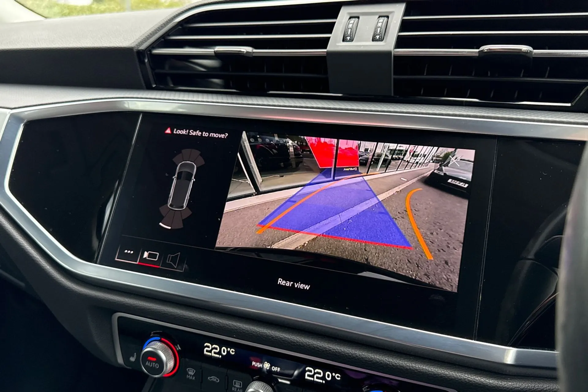 Audi Q3 thumbnail image number 4