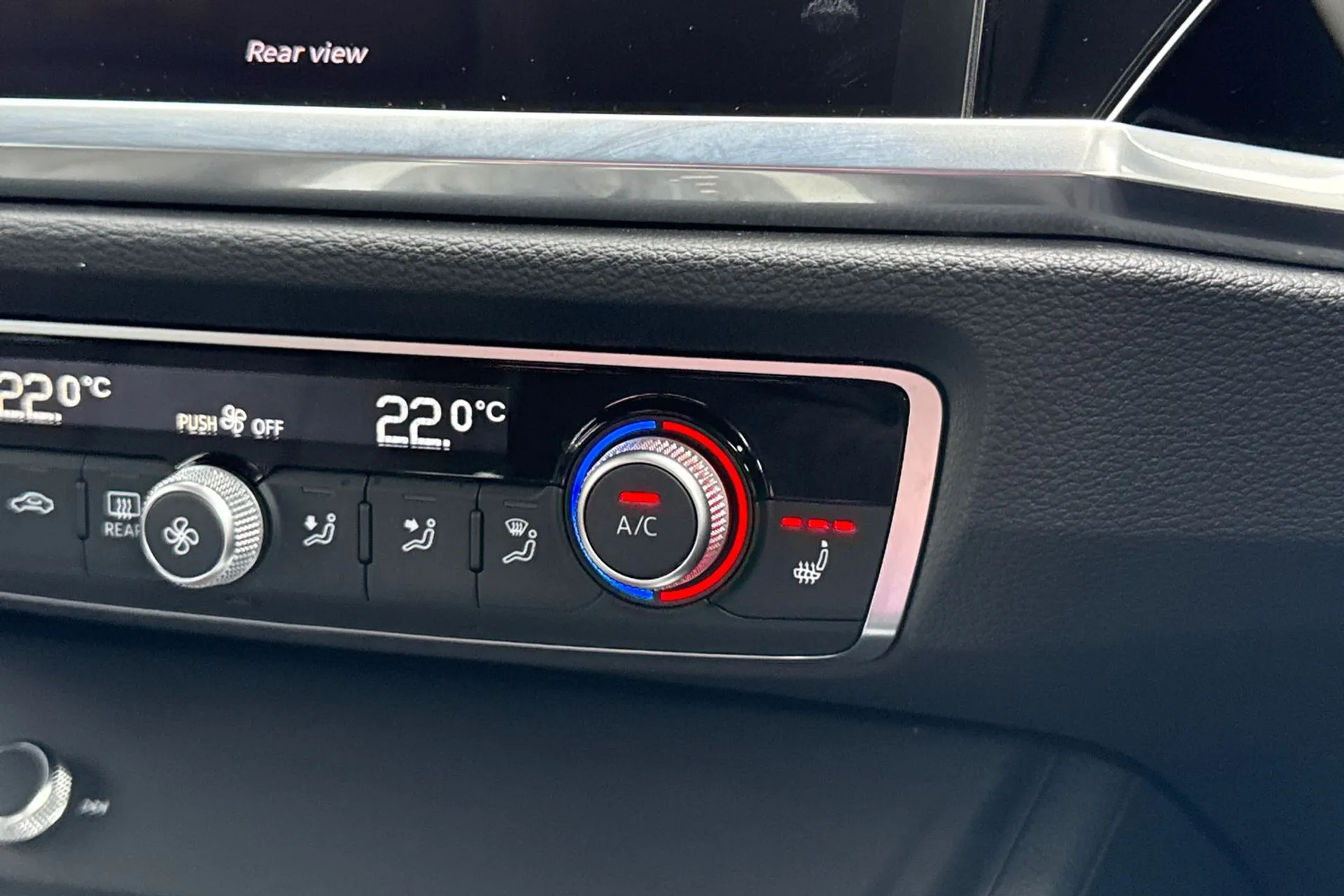 Audi Q3 thumbnail image number 24