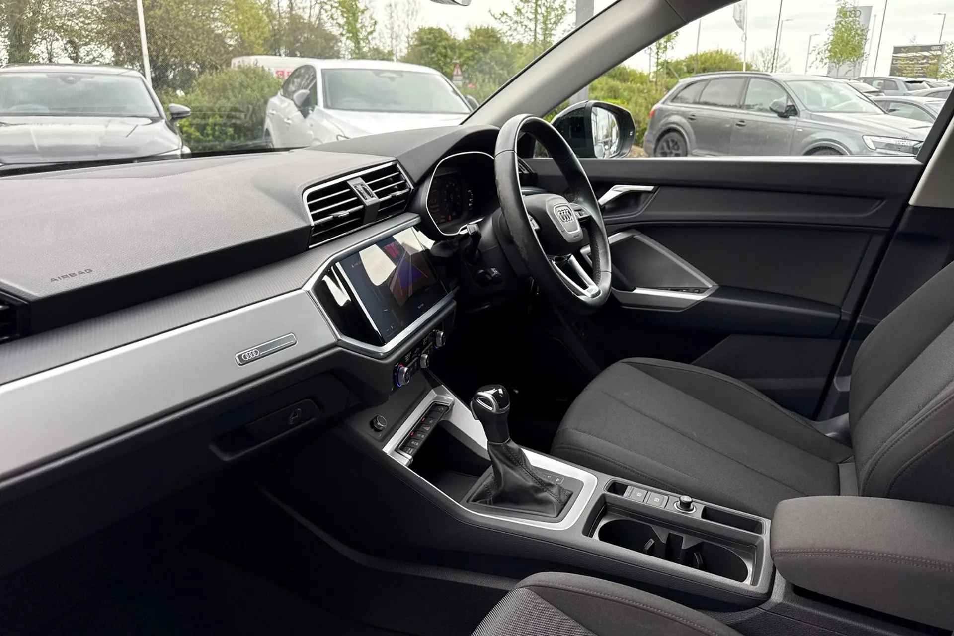 Audi Q3 thumbnail image number 32