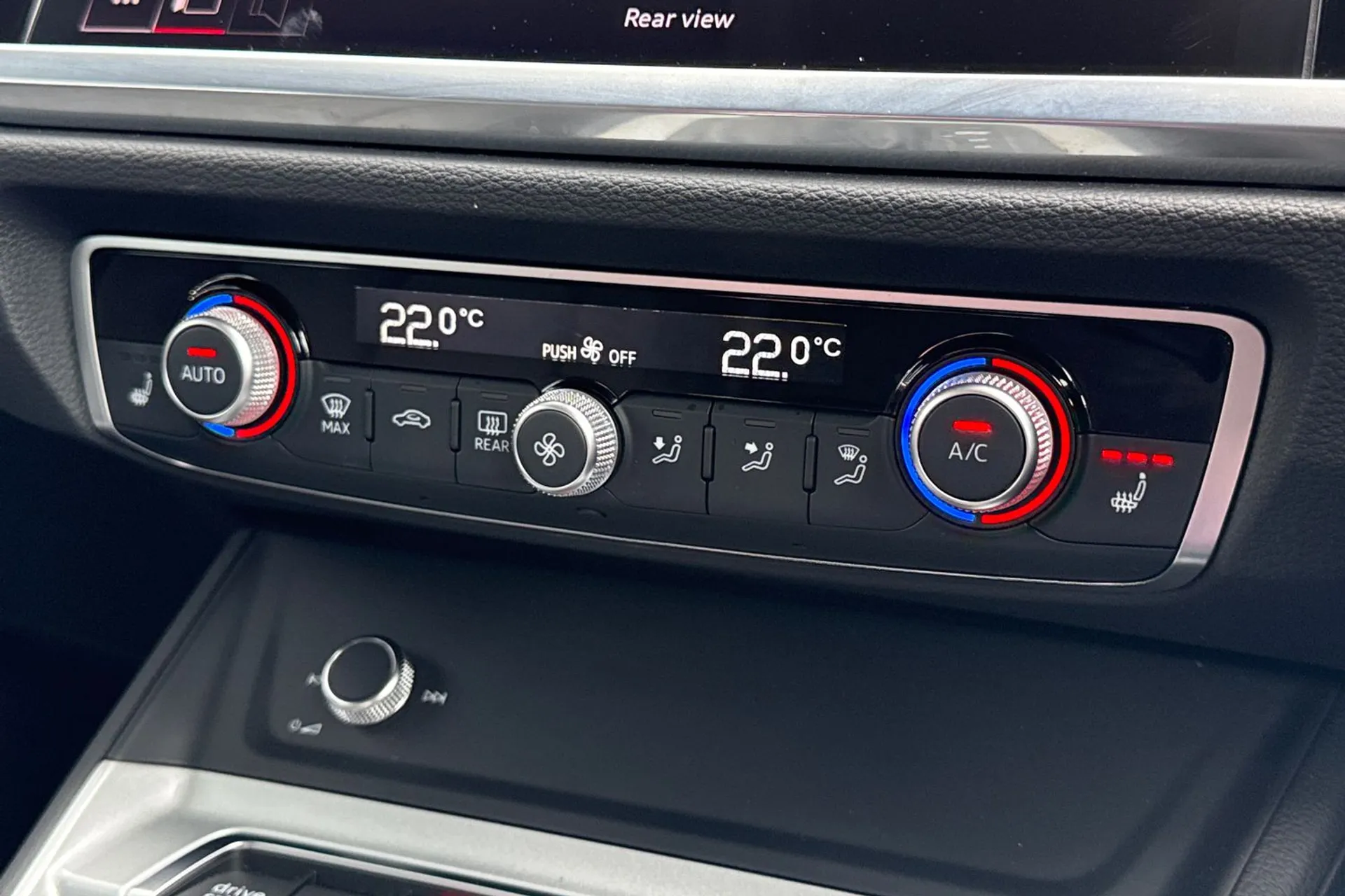 Audi Q3 thumbnail image number 10