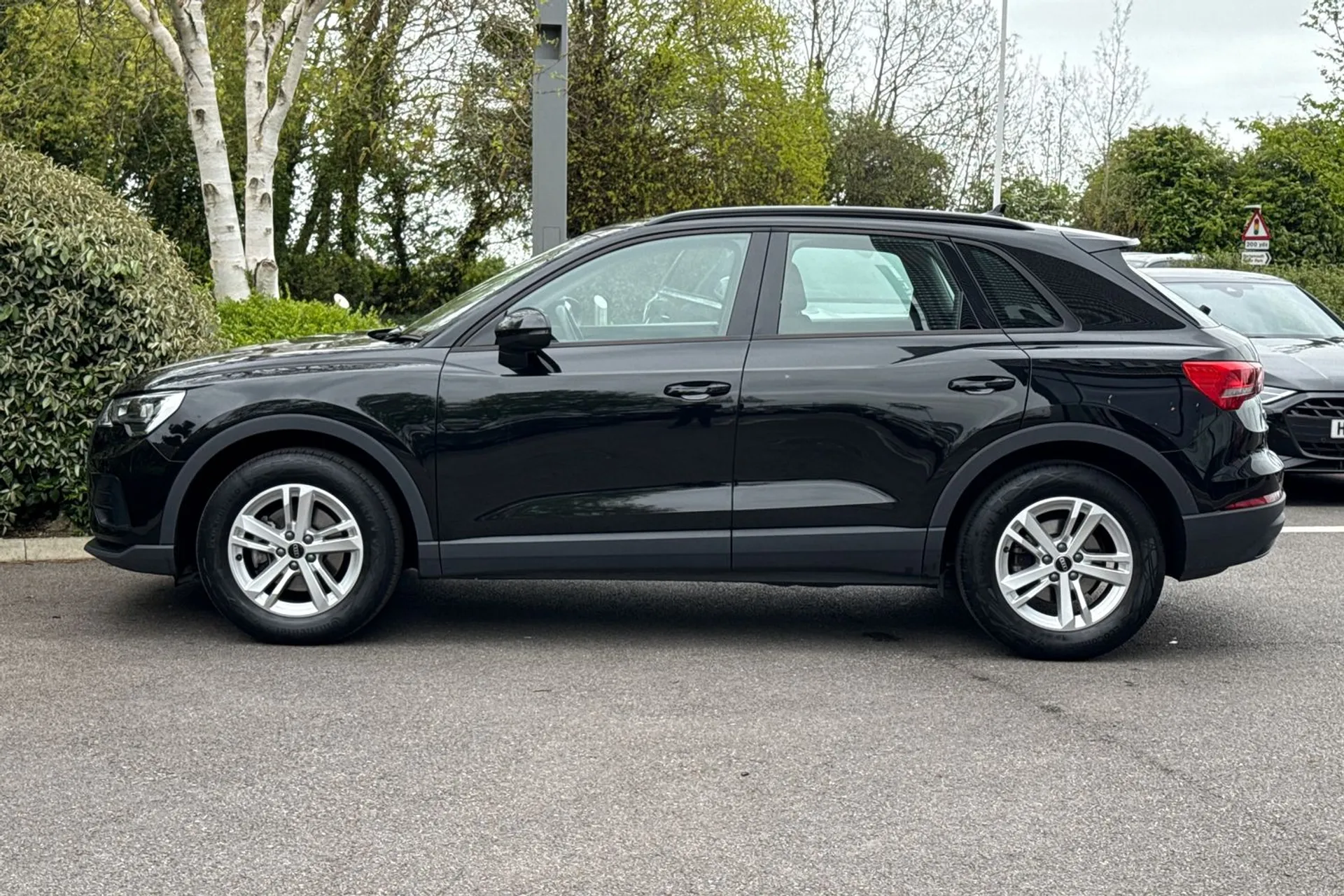 Audi Q3 thumbnail image number 17
