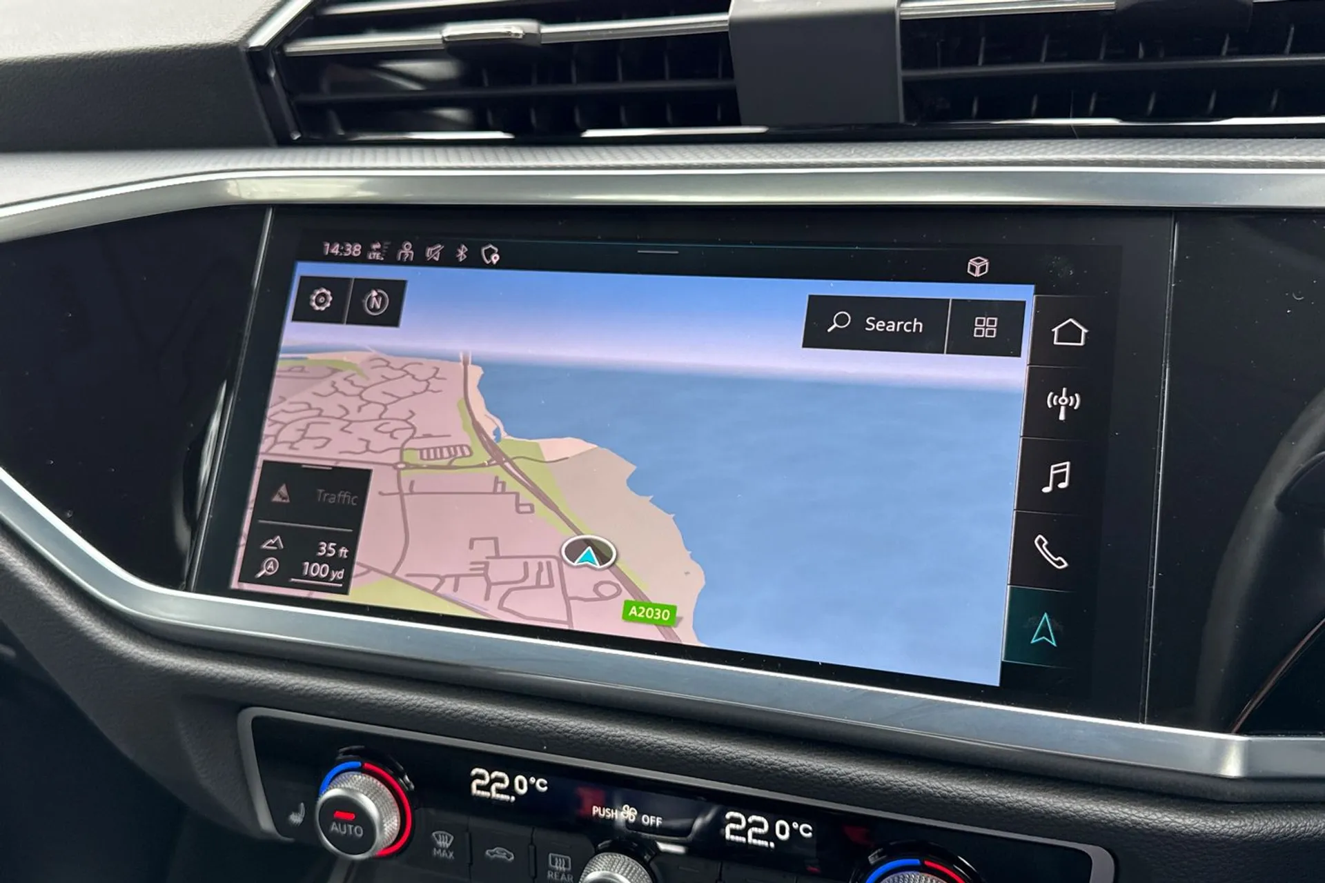 Audi Q3 thumbnail image number 16