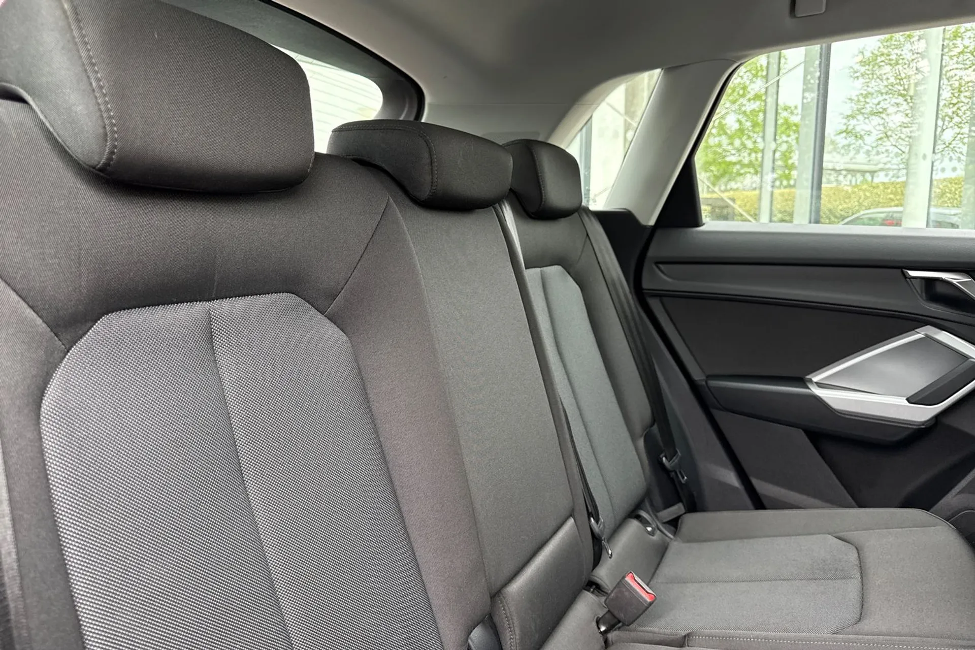 Audi Q3 thumbnail image number 33