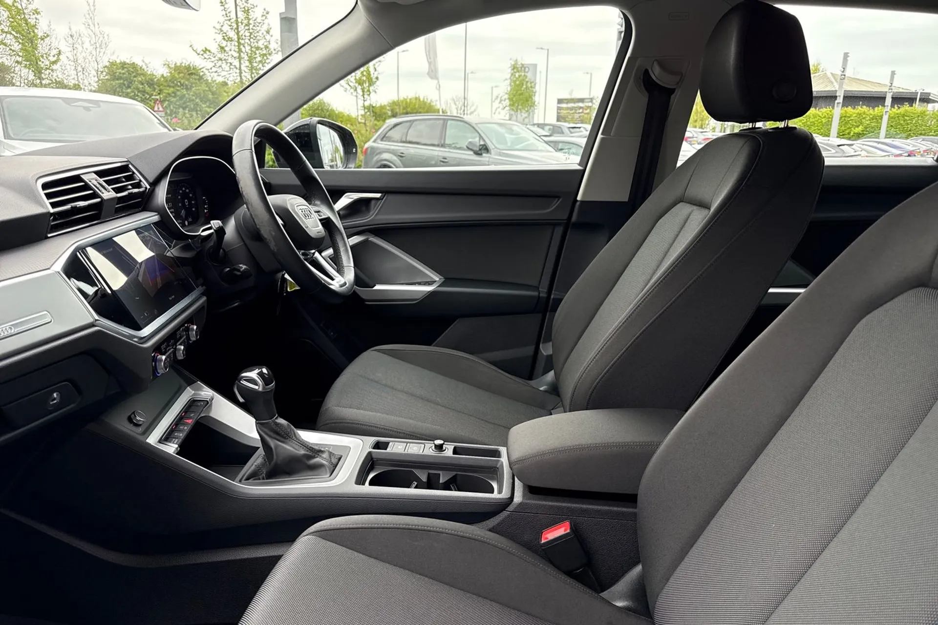 Audi Q3 thumbnail image number 40