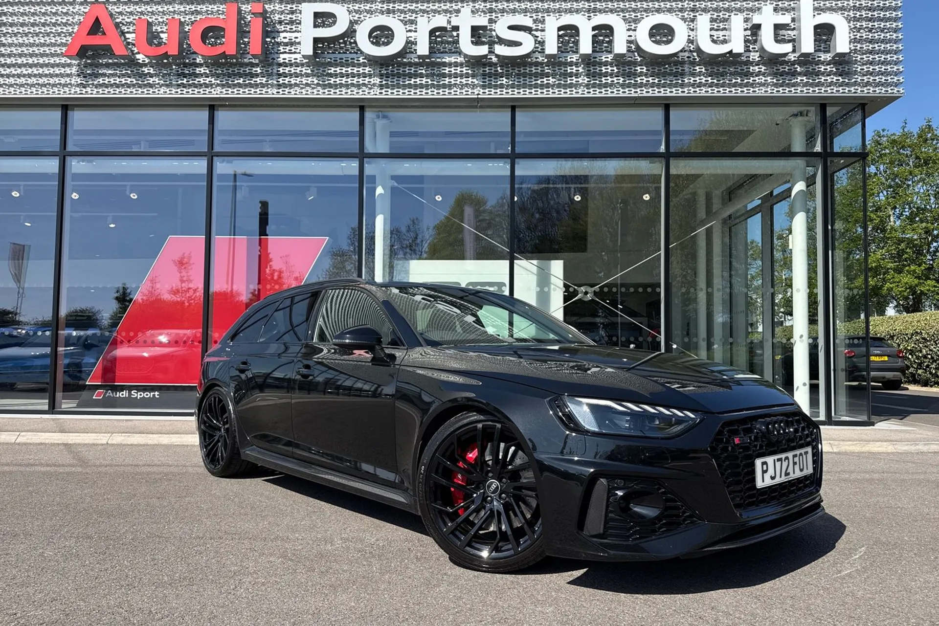Audi RS4 focused image