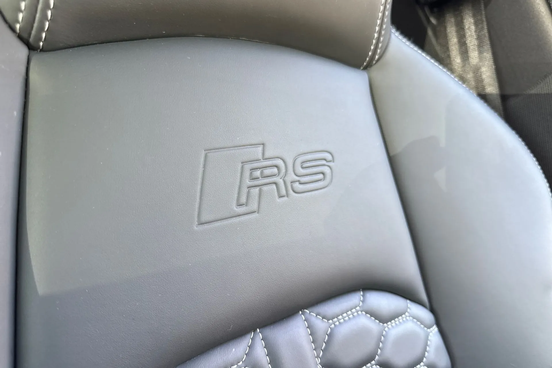 Audi RS4 thumbnail image number 50