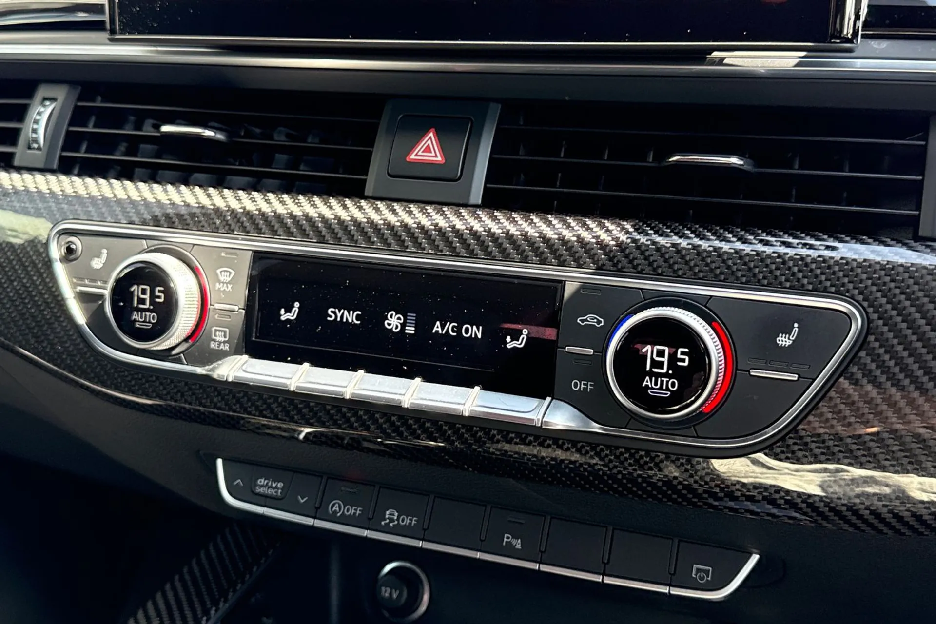 Audi RS4 thumbnail image number 28