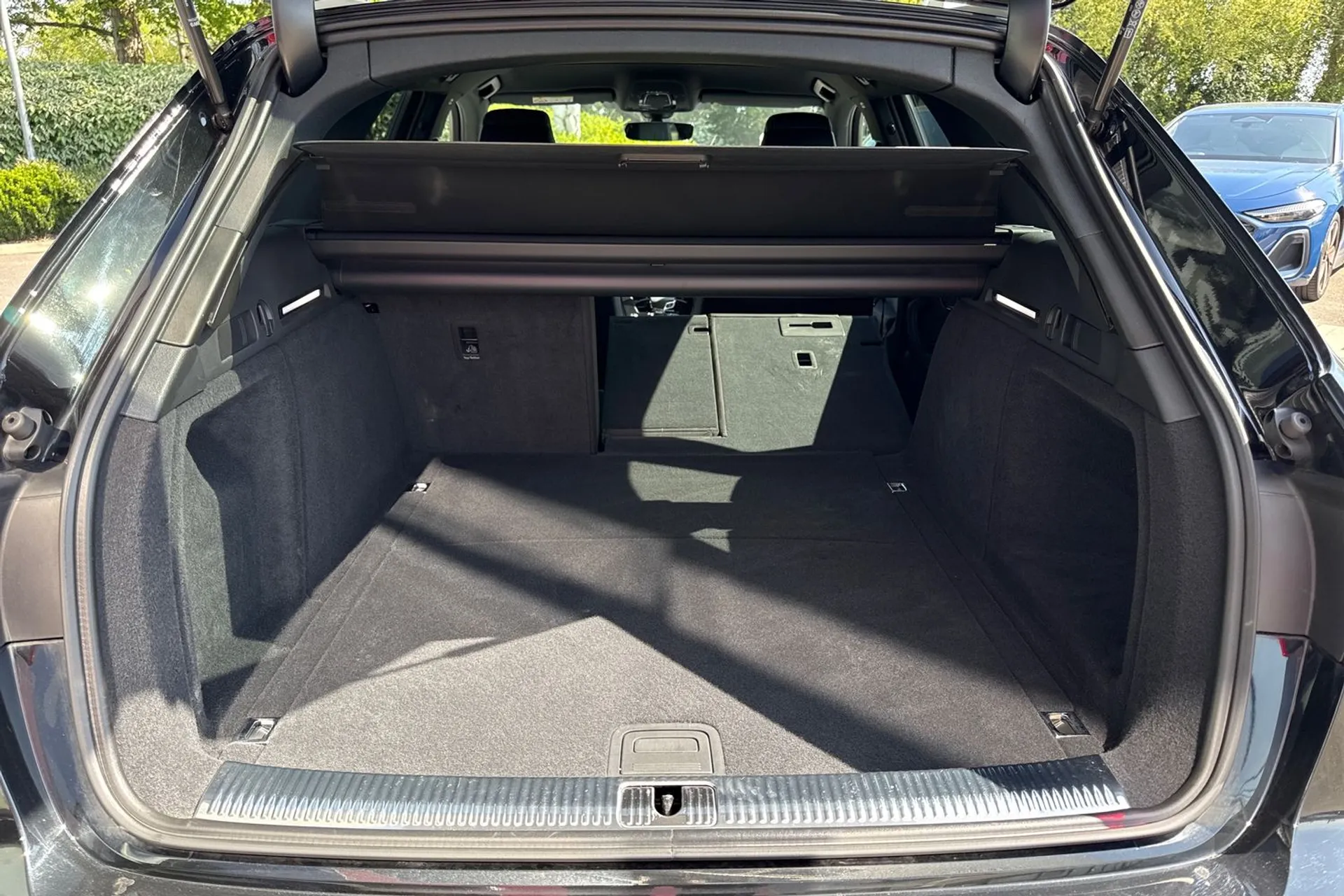 Audi RS4 thumbnail image number 34