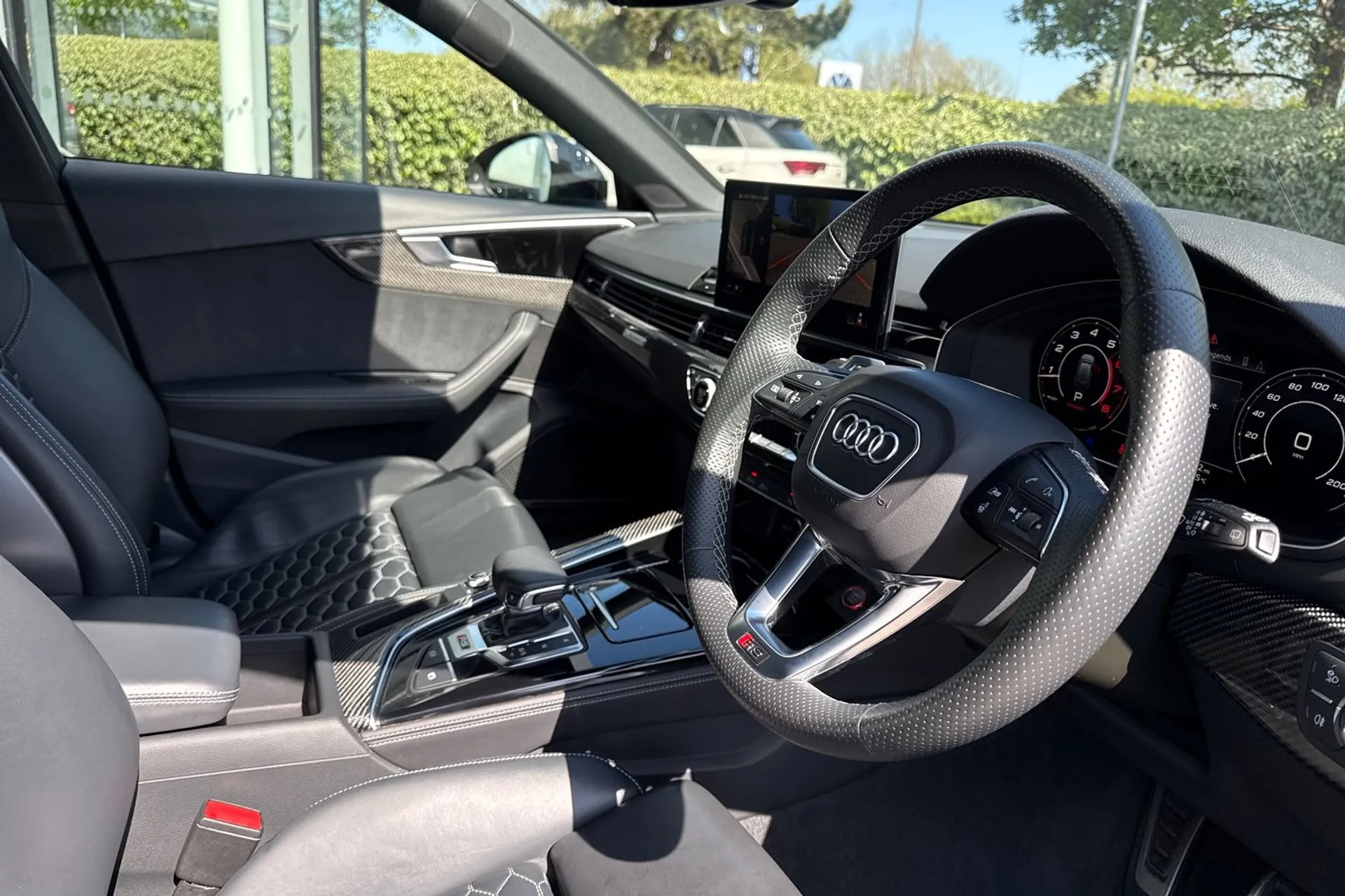 Audi RS4 thumbnail image number 22