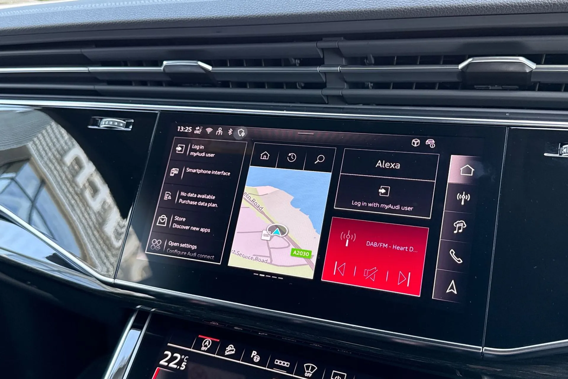 Audi Q8 thumbnail image number 12