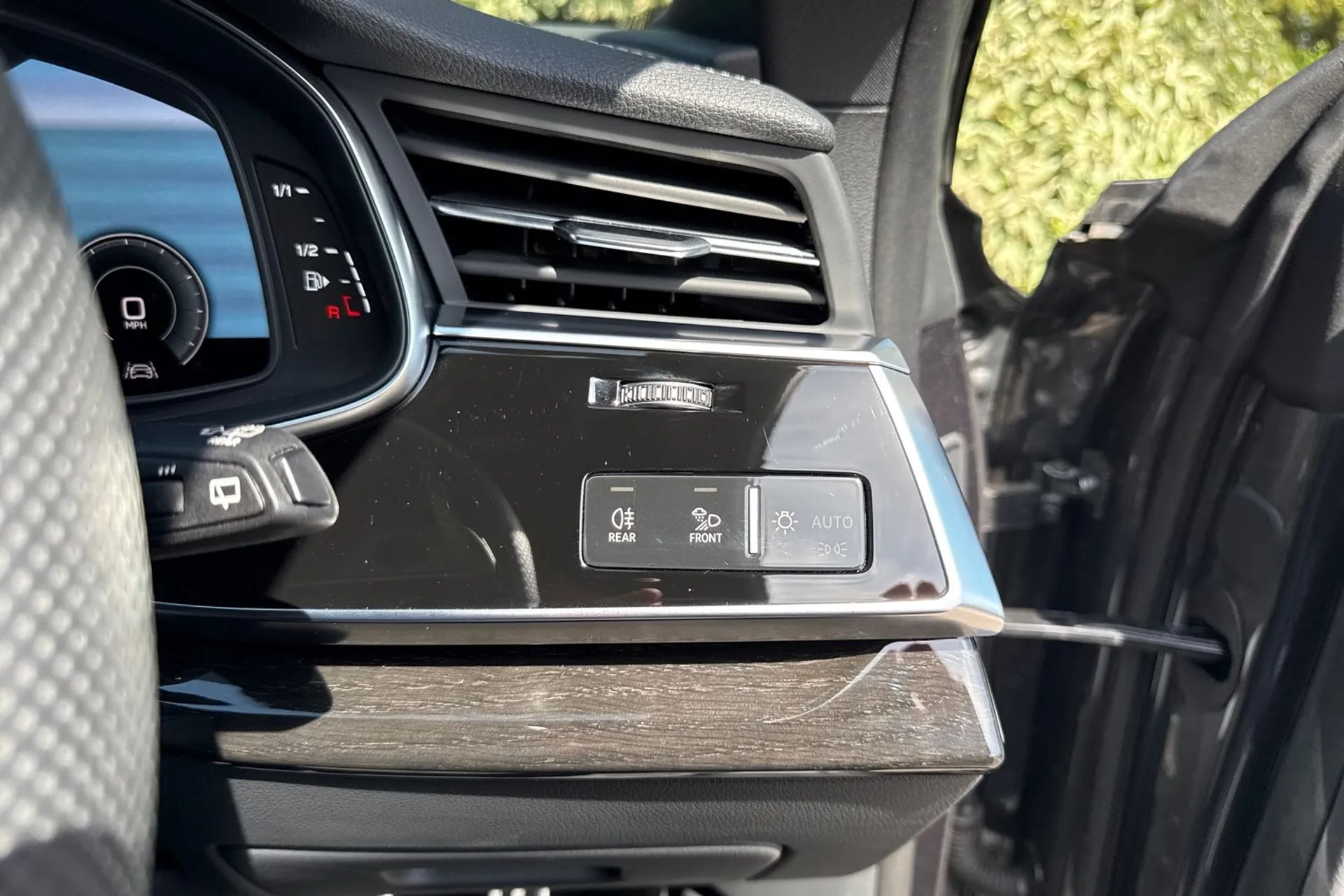 Audi Q8 thumbnail image number 43