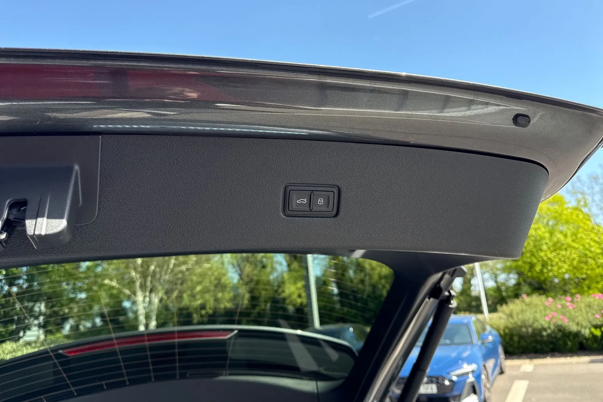 Audi Q8 thumbnail image number 35