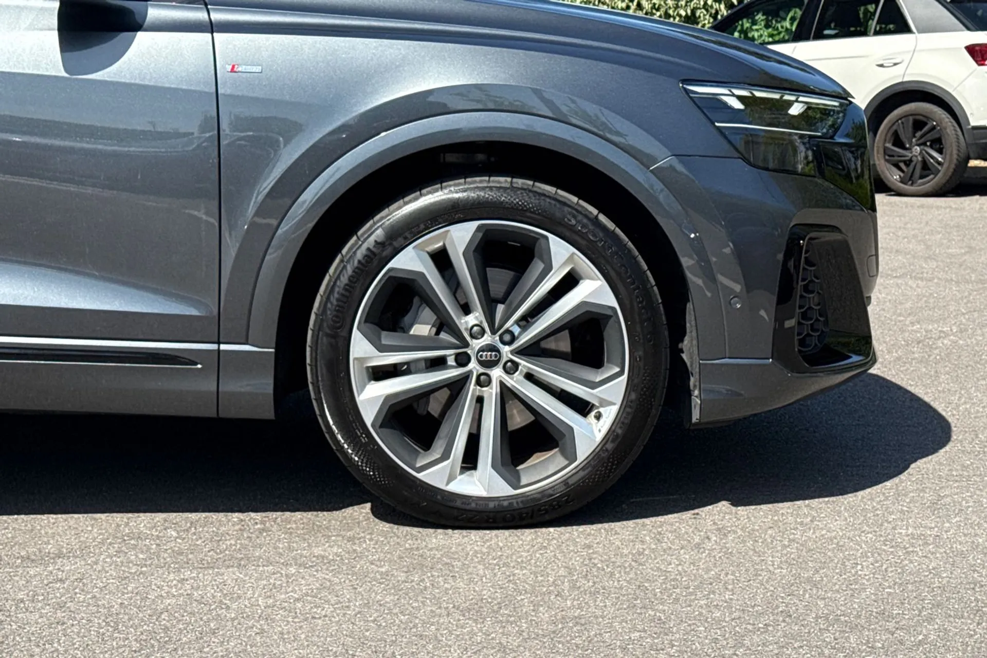 Audi Q8 thumbnail image number 23