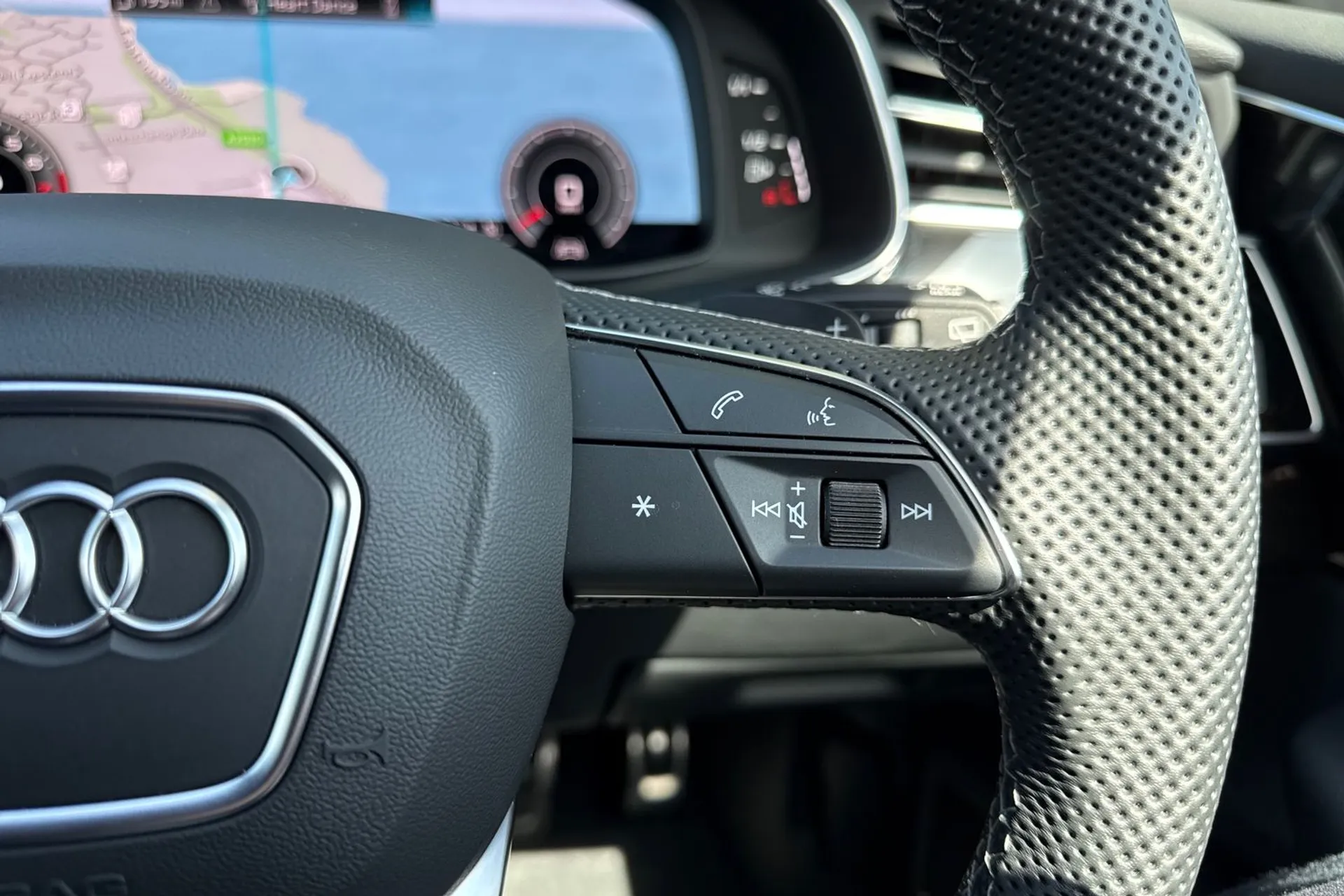 Audi Q8 thumbnail image number 49