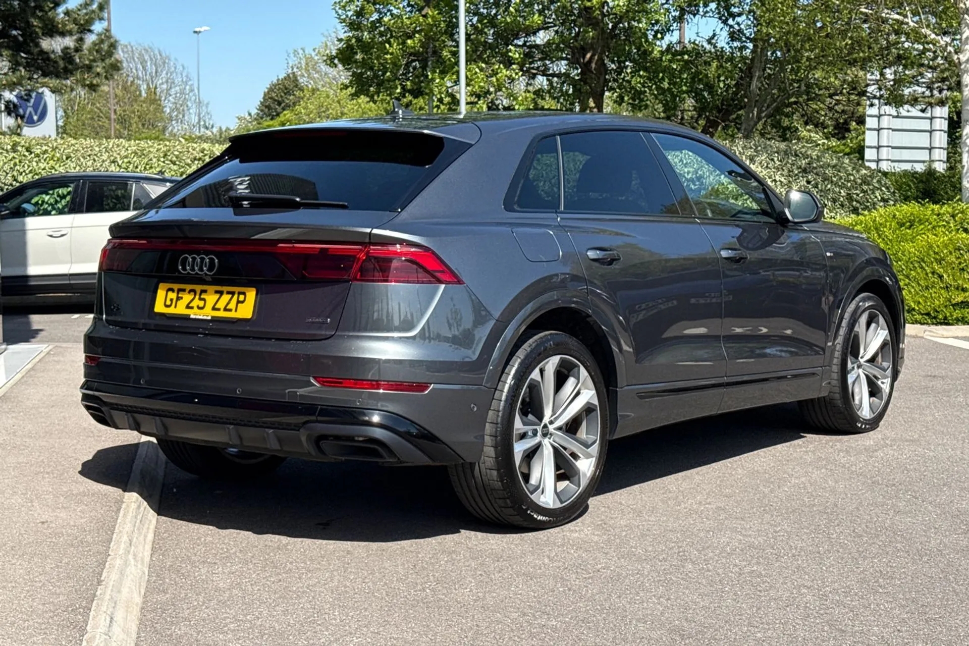 Audi Q8 thumbnail image number 15