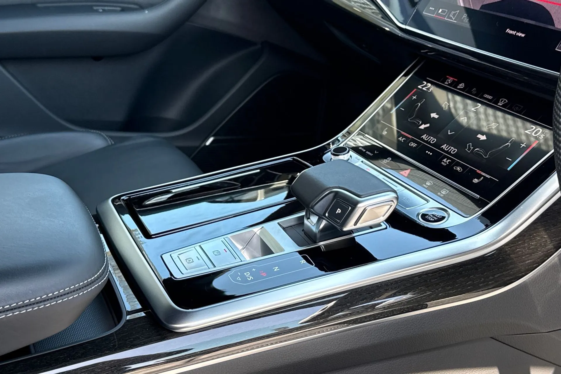 Audi Q8 thumbnail image number 16