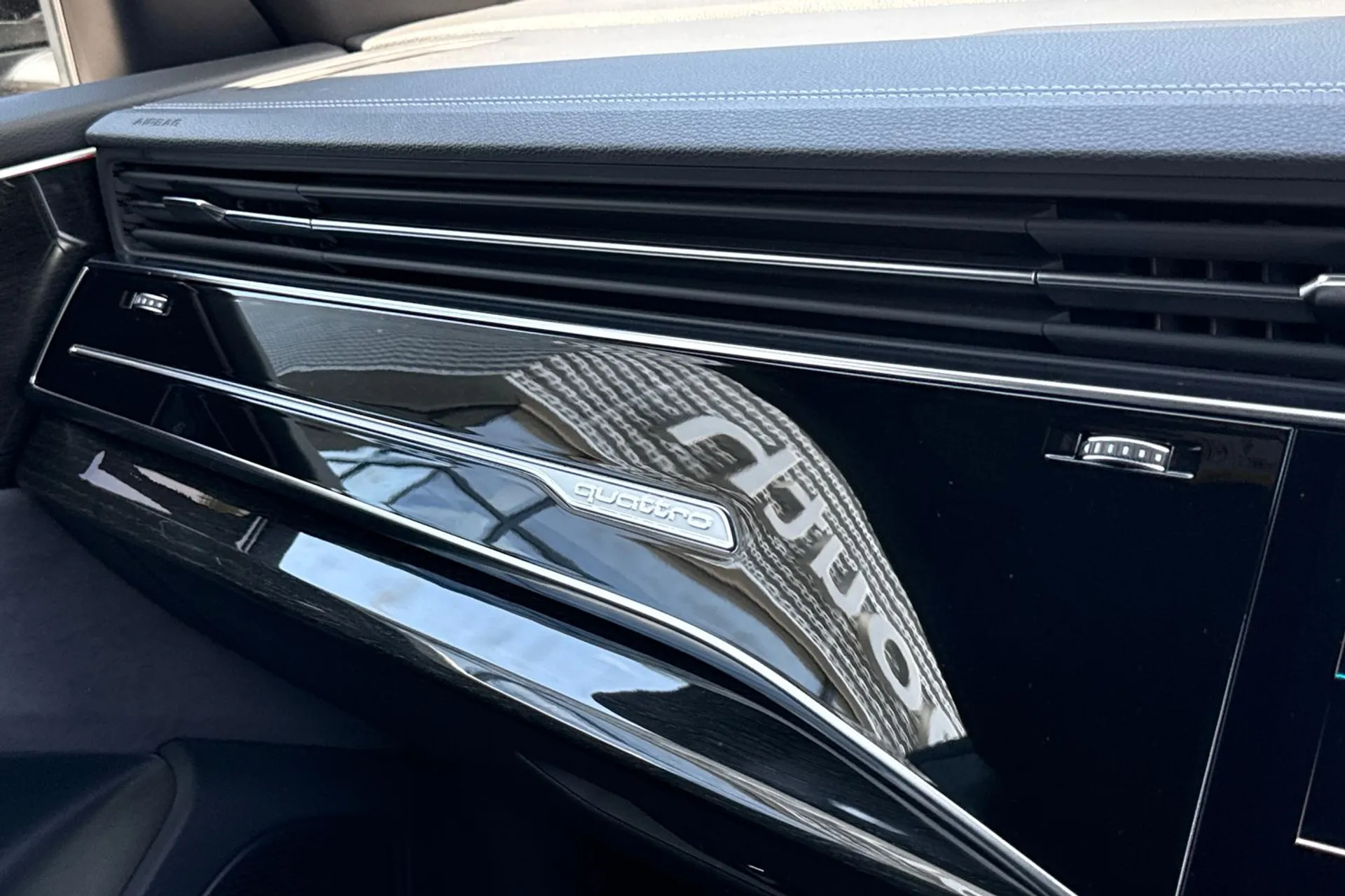 Audi Q8 thumbnail image number 45