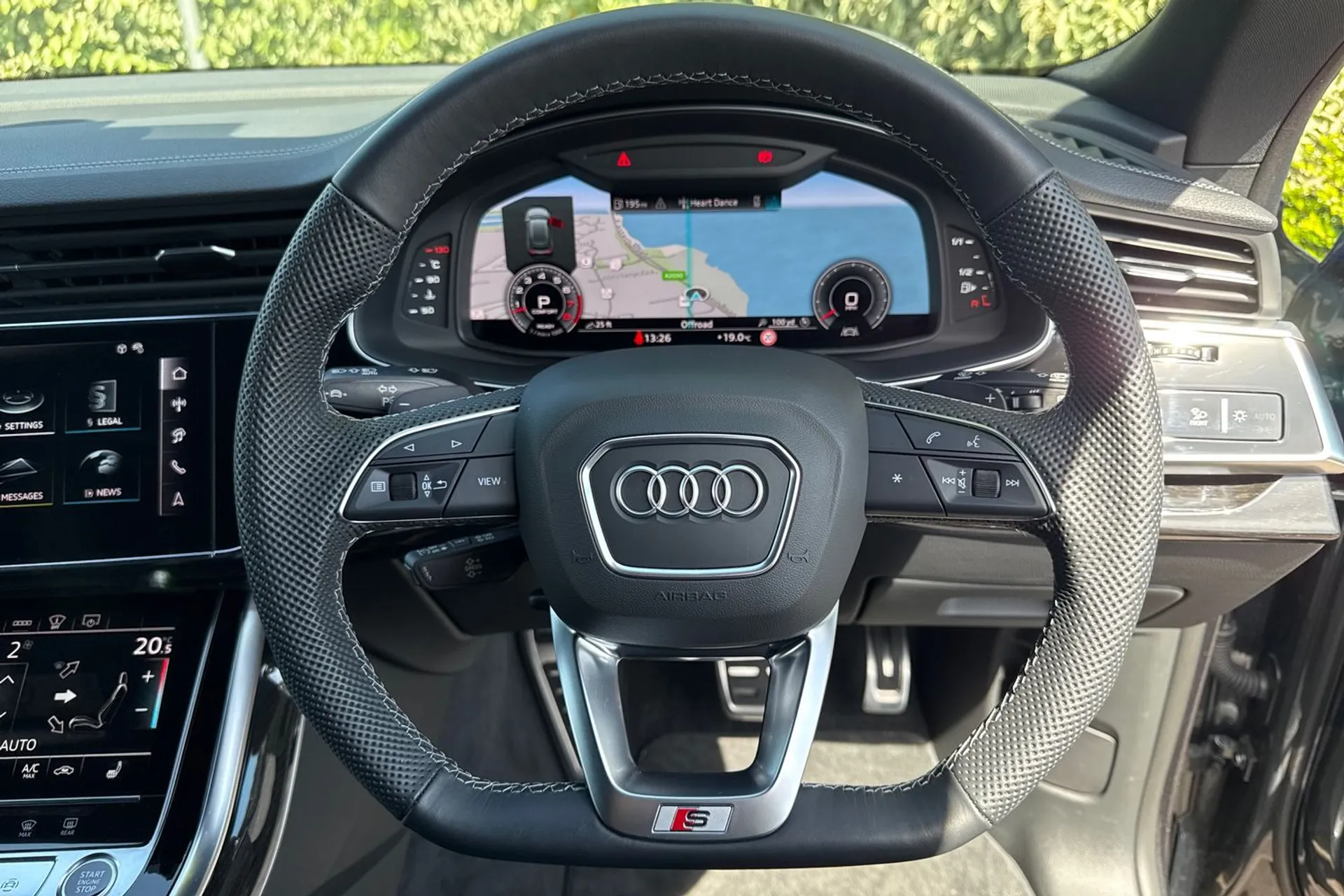 Audi Q8 thumbnail image number 10