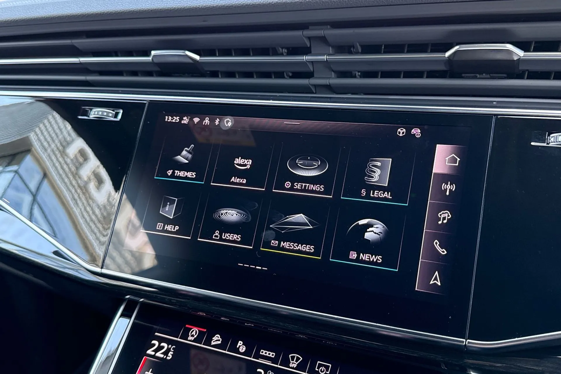 Audi Q8 thumbnail image number 18