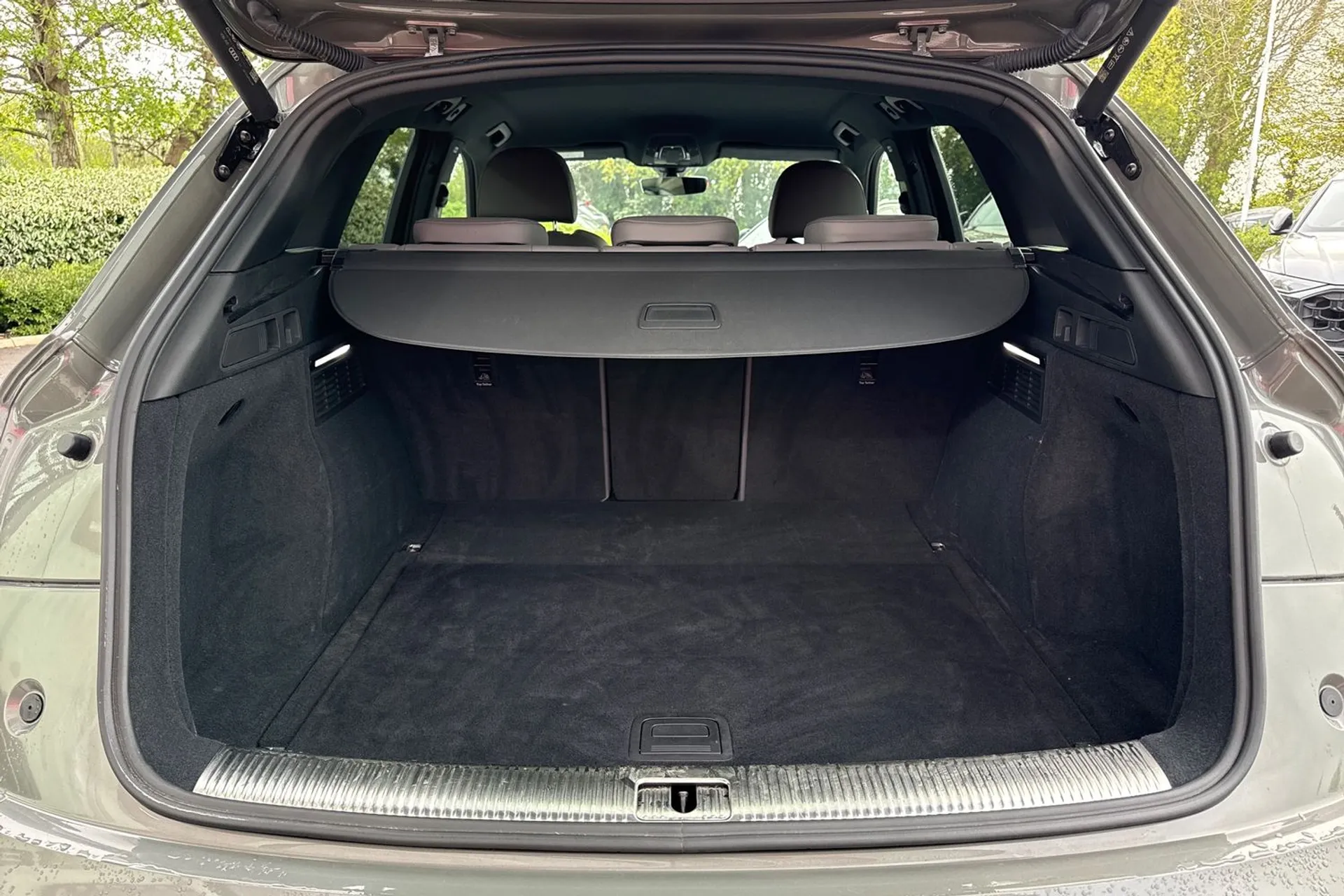 Audi Q5 thumbnail image number 32