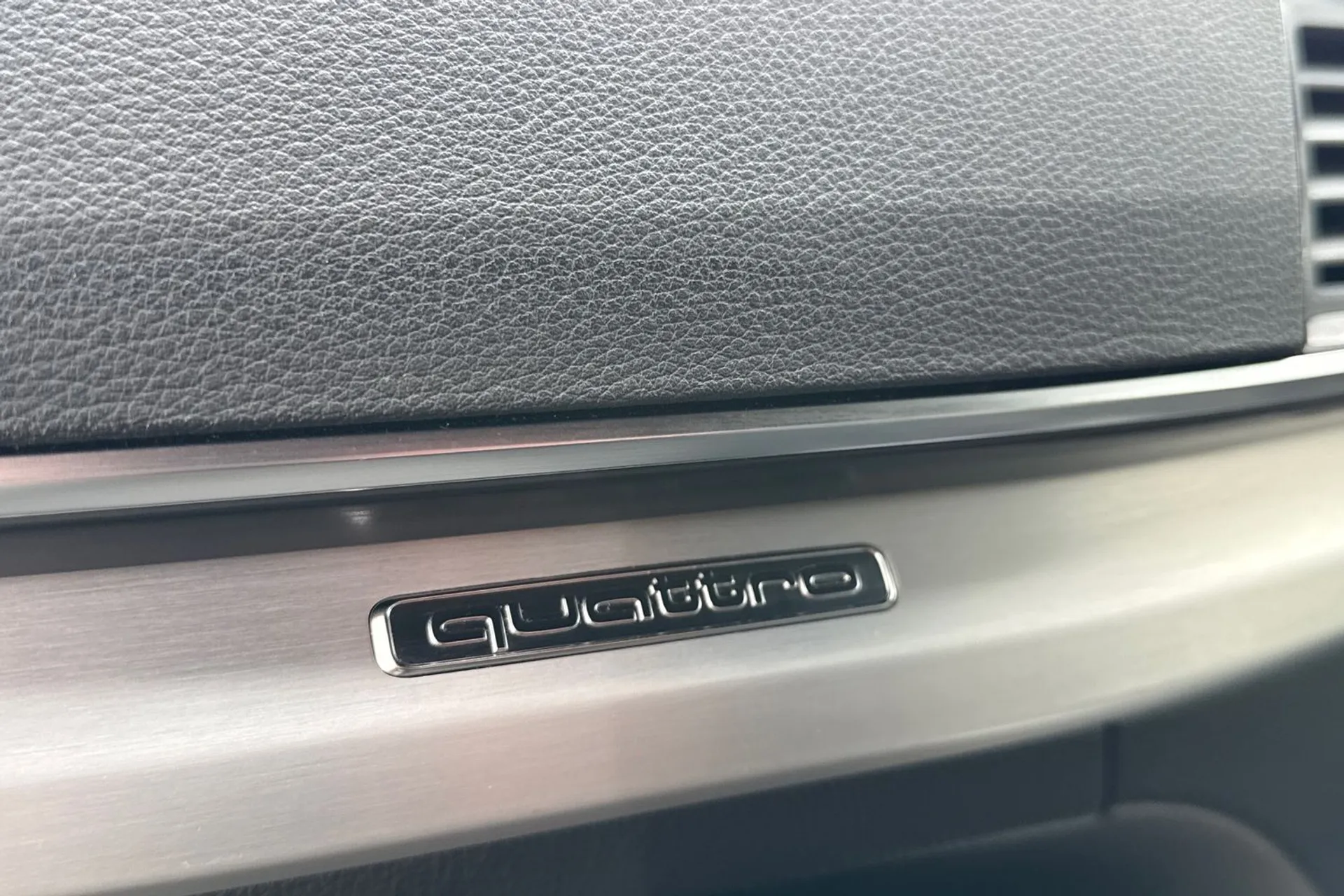 Audi Q5 thumbnail image number 25