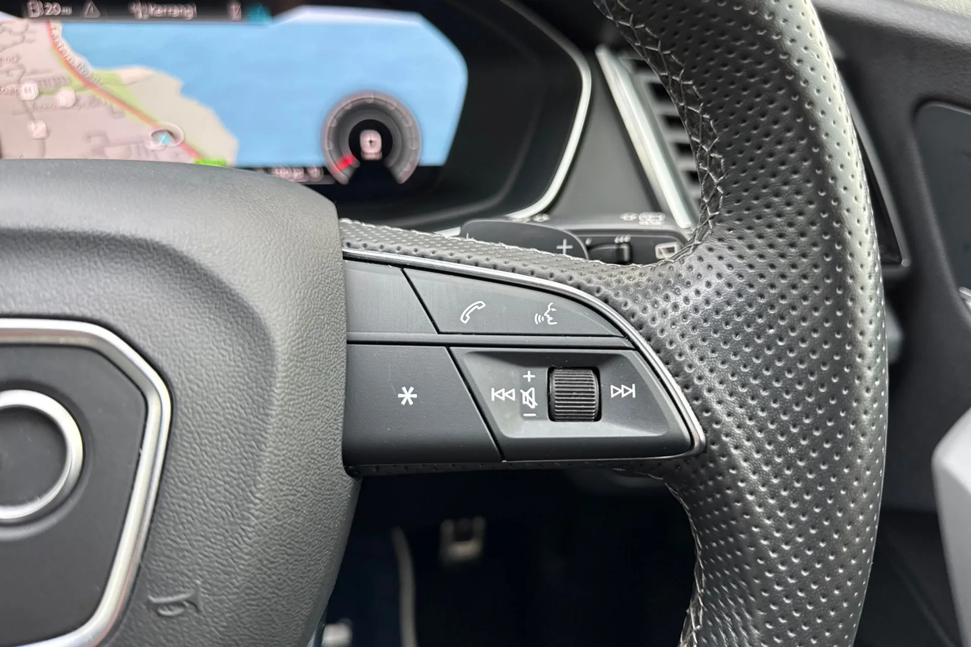 Audi Q5 thumbnail image number 37