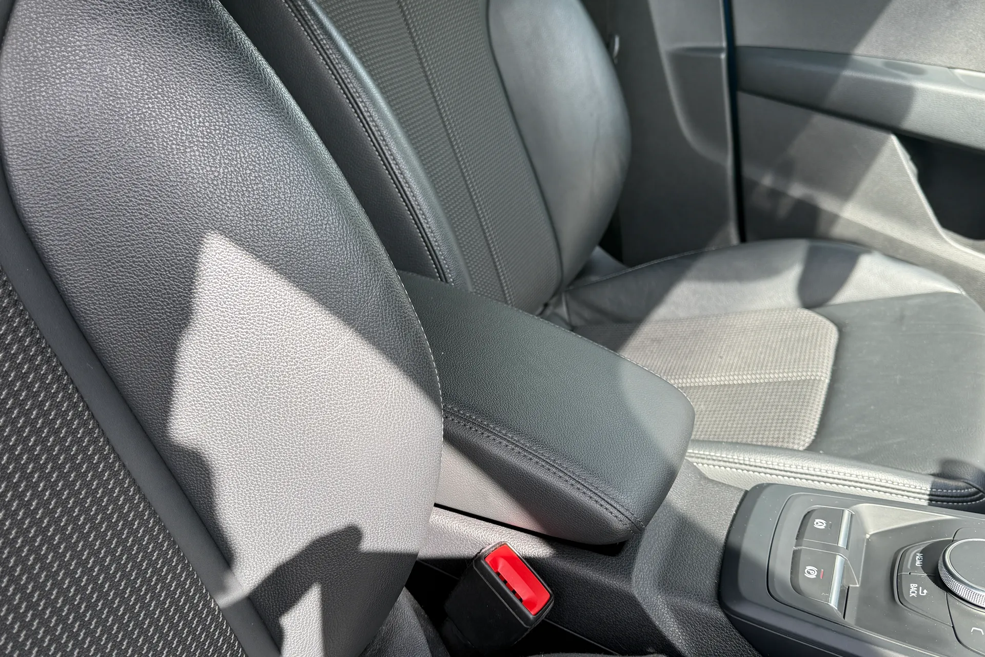 Audi Q2 thumbnail image number 34