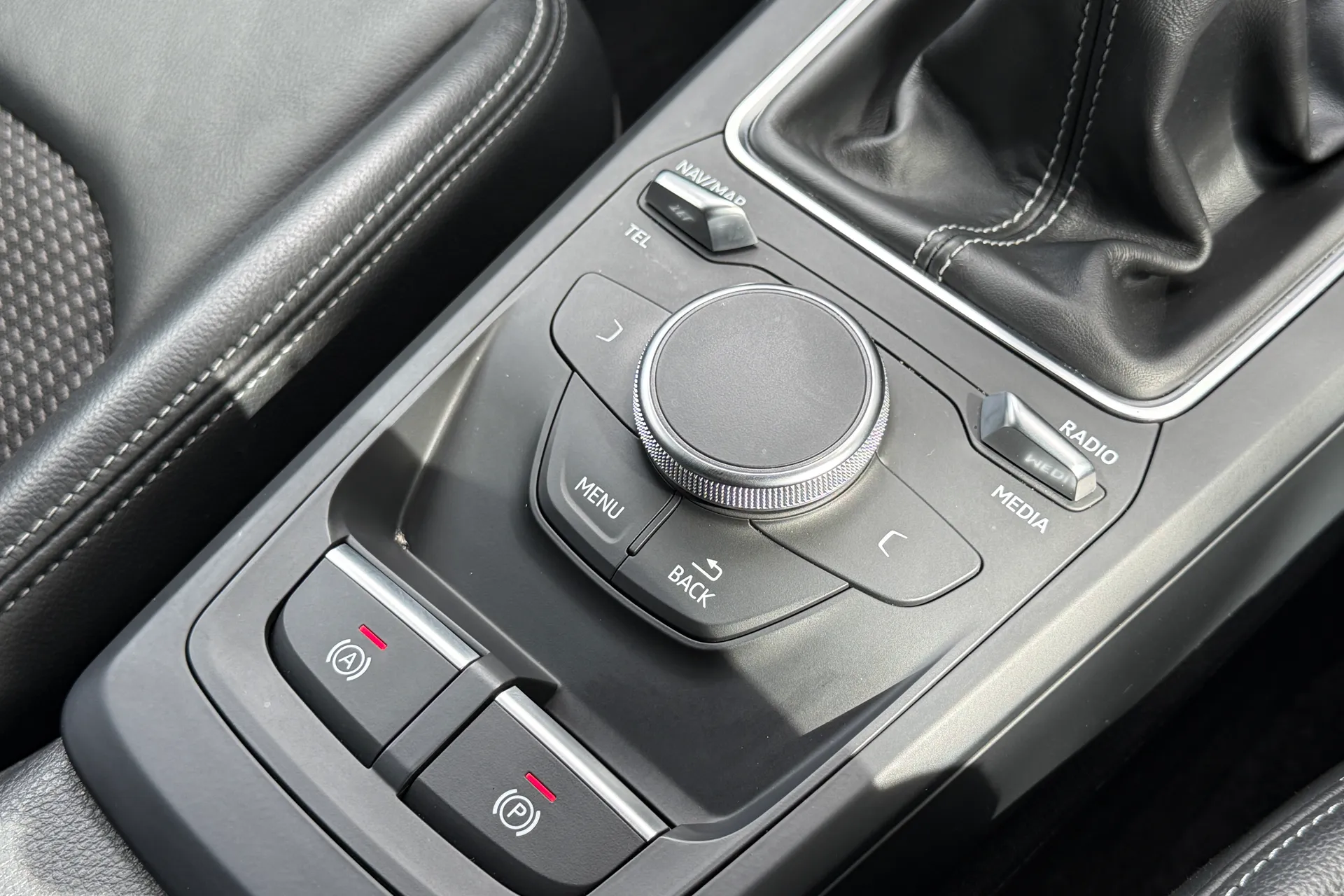 Audi Q2 thumbnail image number 19