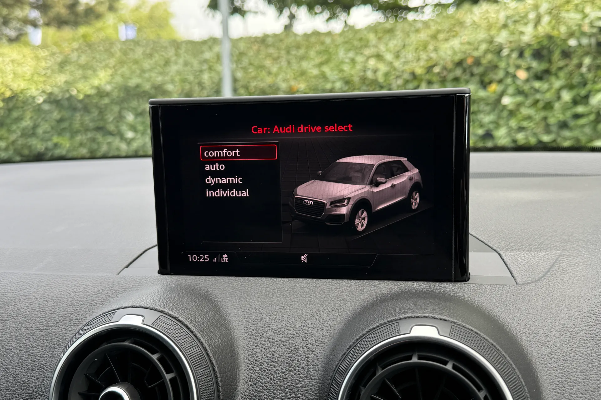 Audi Q2 thumbnail image number 29