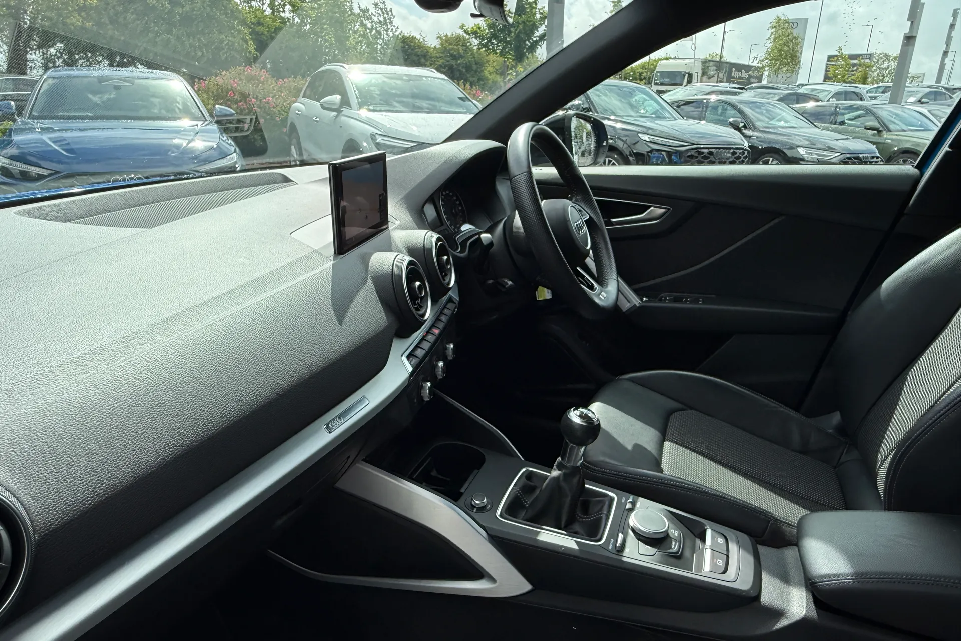 Audi Q2 thumbnail image number 31