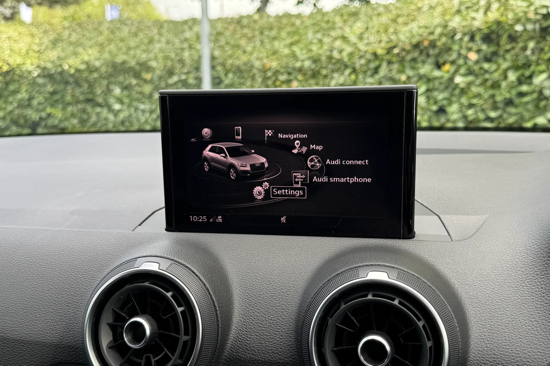 Audi Q2 thumbnail image number 9
