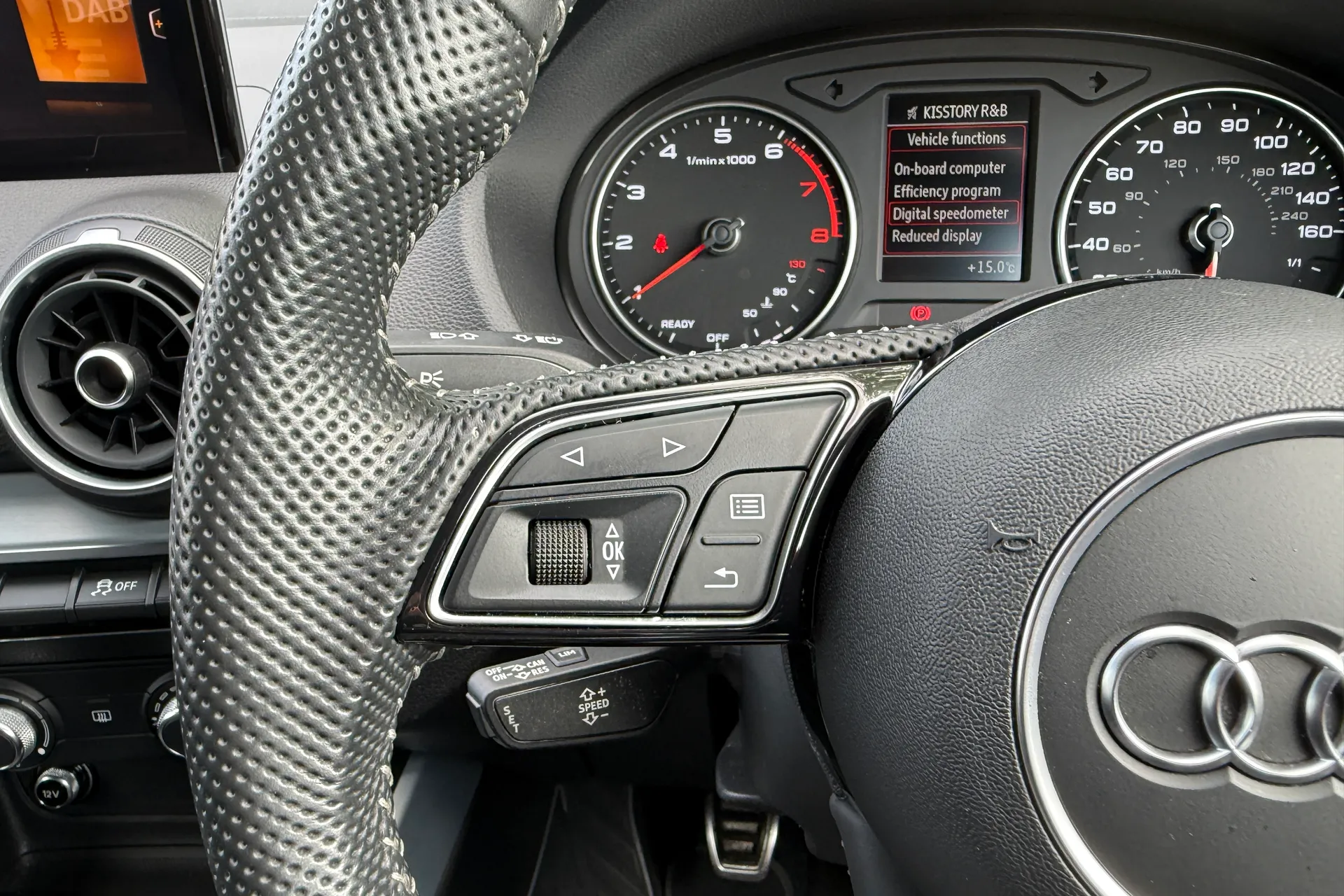Audi Q2 thumbnail image number 48