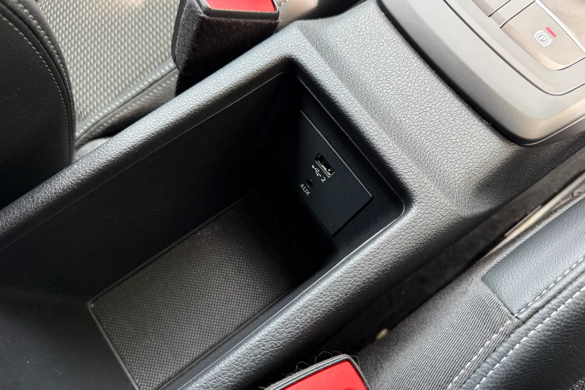 Audi Q2 thumbnail image number 17