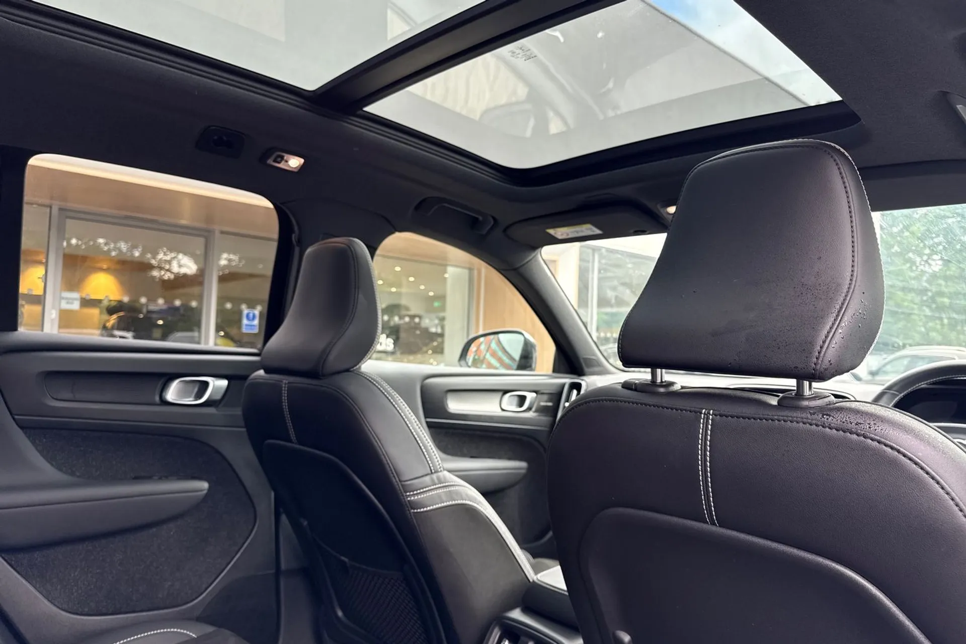 Volvo XC40 thumbnail image number 24