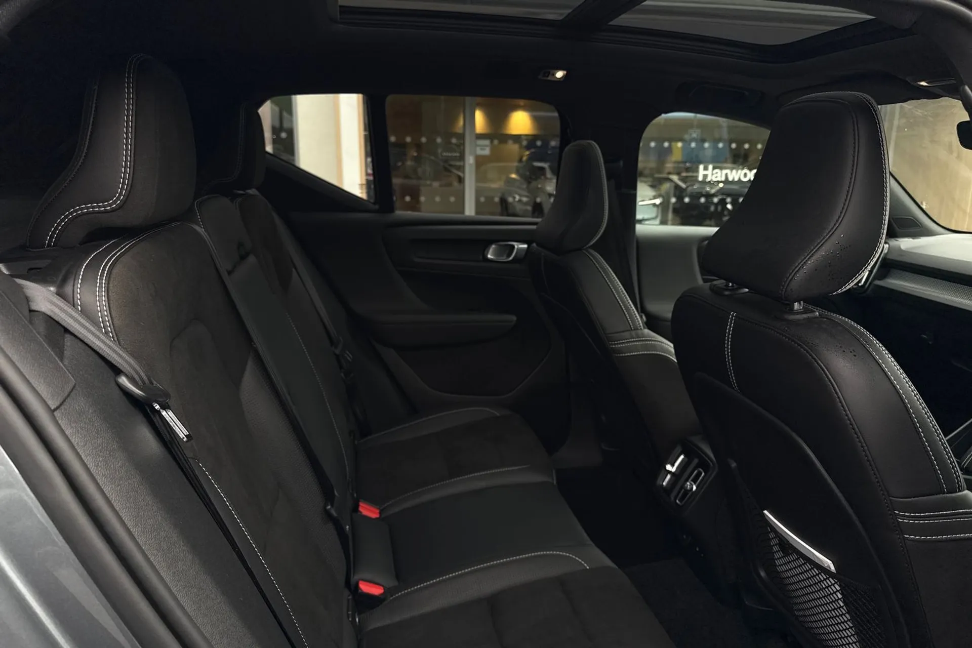 Volvo XC40 thumbnail image number 23