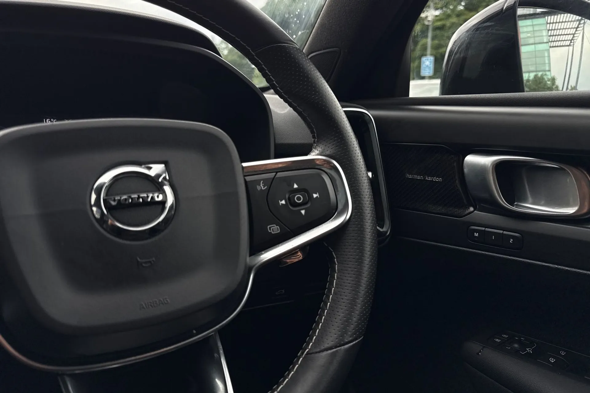 Volvo XC40 thumbnail image number 37