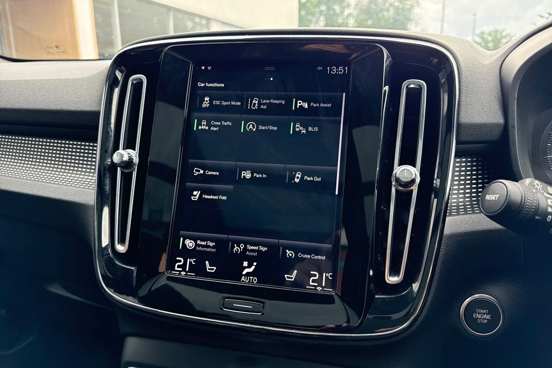 Volvo XC40 thumbnail image number 41