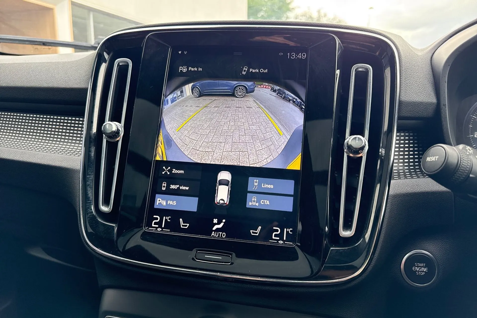 Volvo XC40 thumbnail image number 38