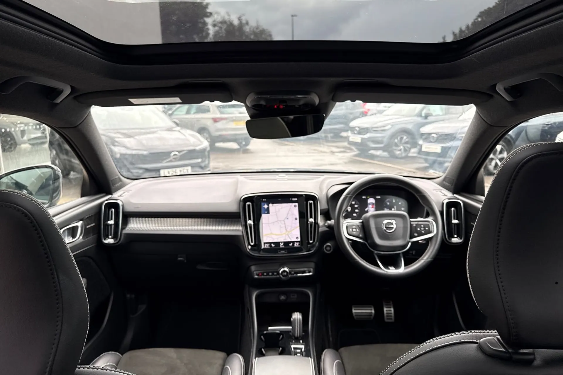 Volvo XC40 thumbnail image number 3